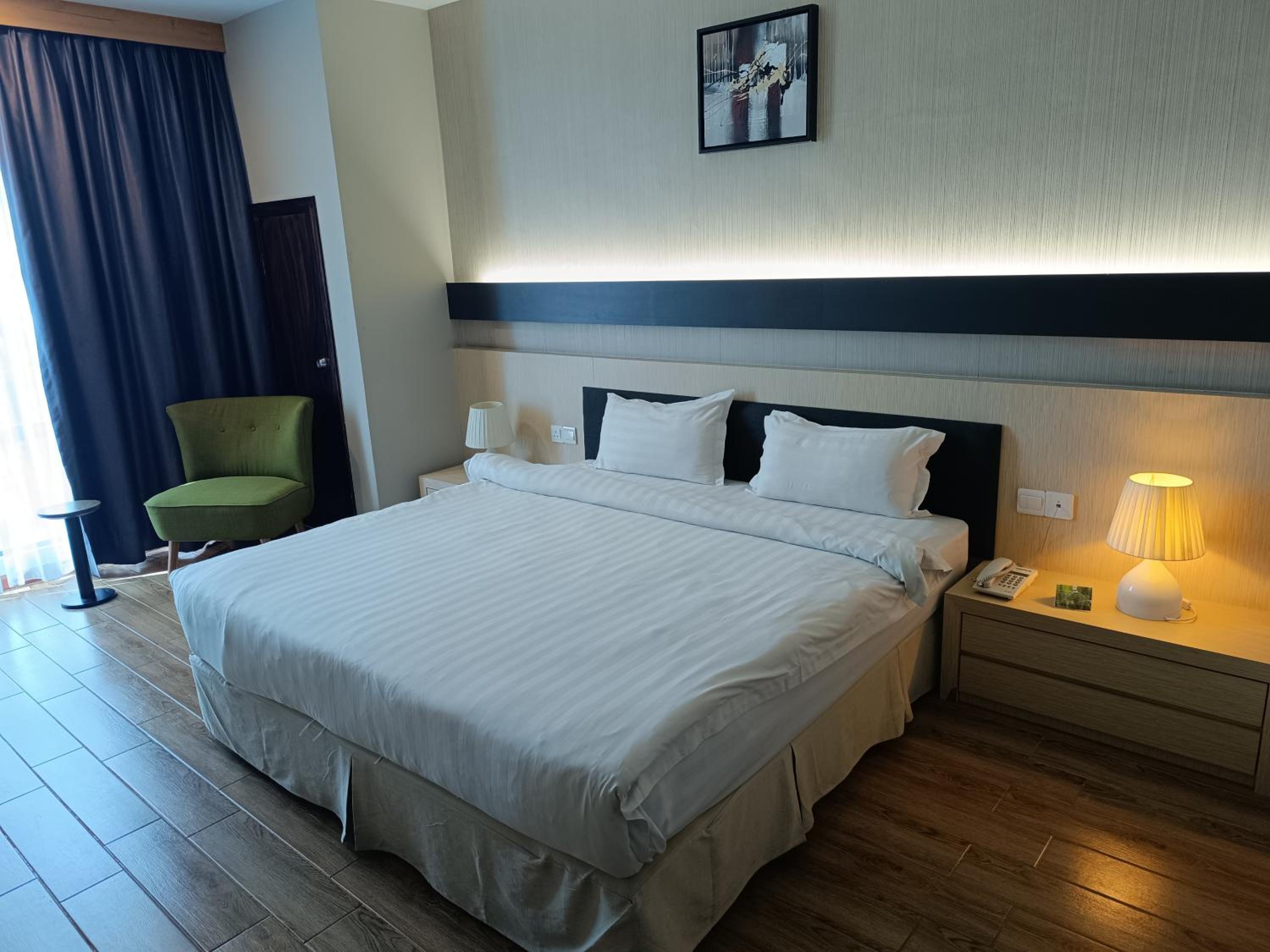 Deluxe King Room - Photo 1