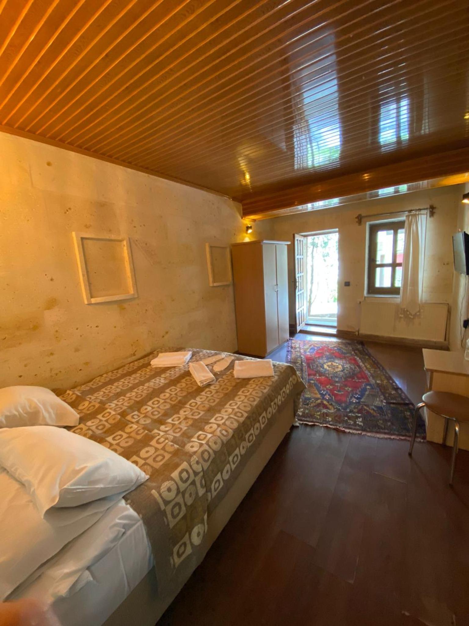 Double Room with Extra Bed - Photo 1