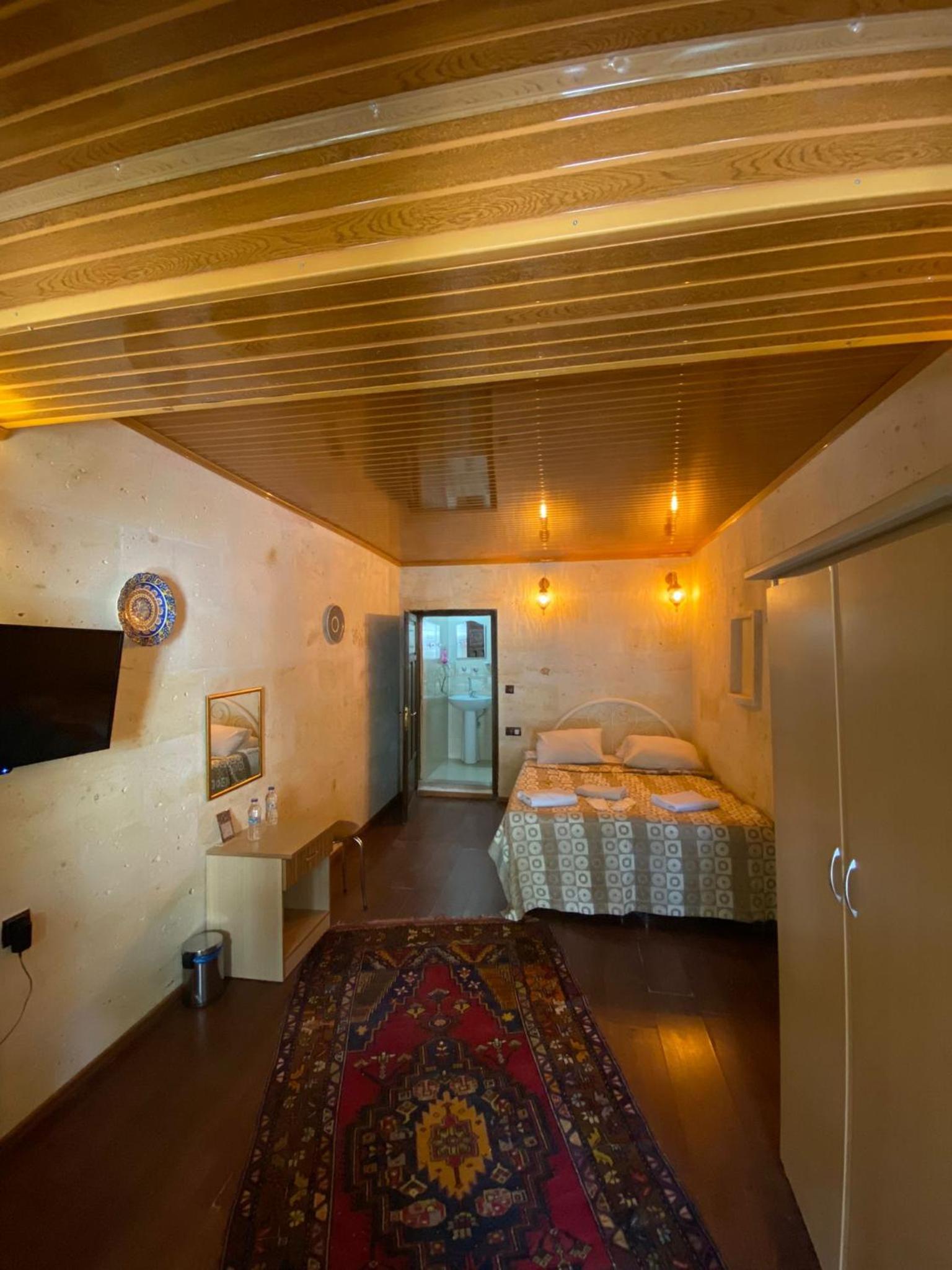 Double Room with Extra Bed - Photo 2