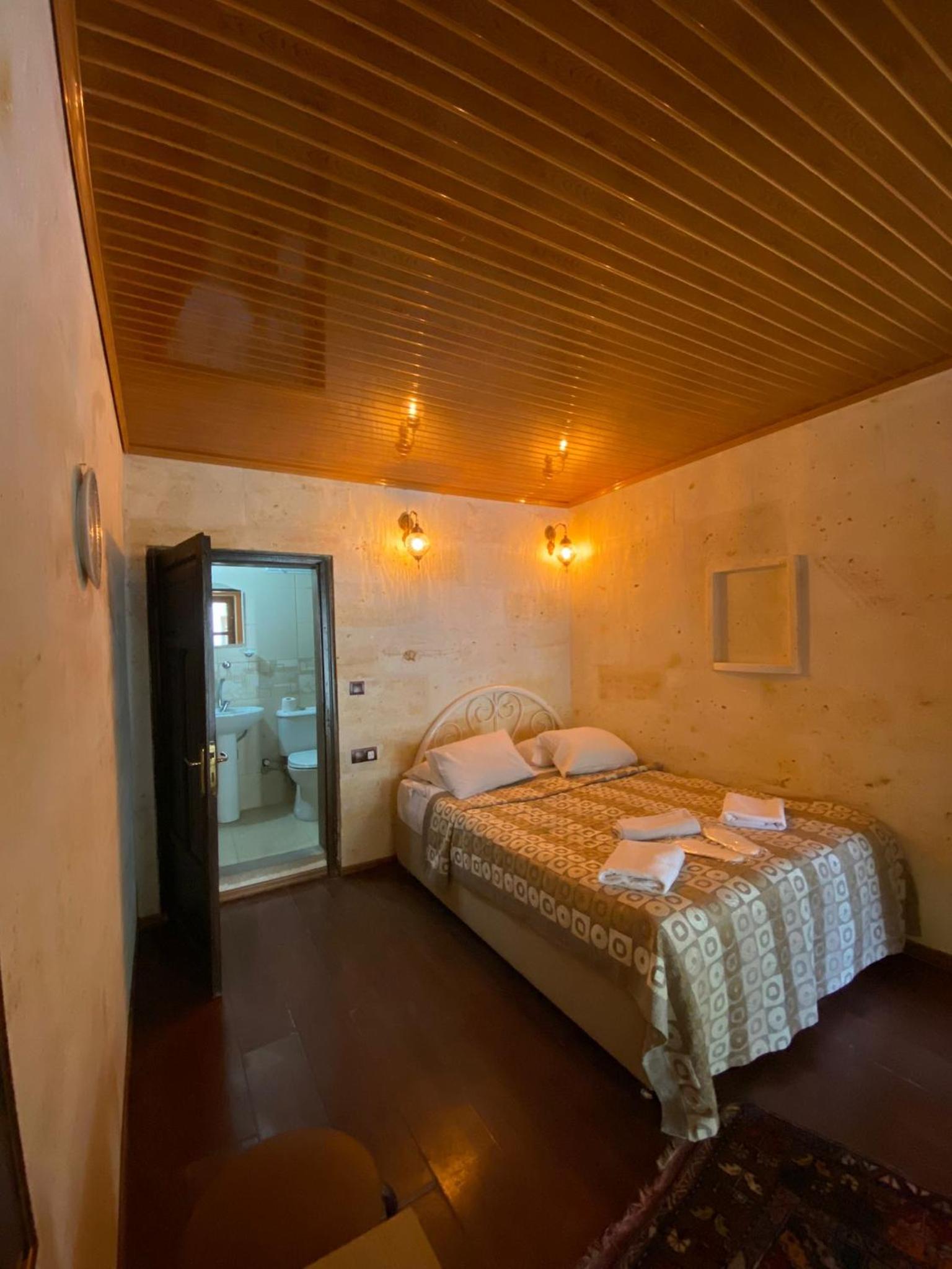 Double Room with Extra Bed - Photo 3