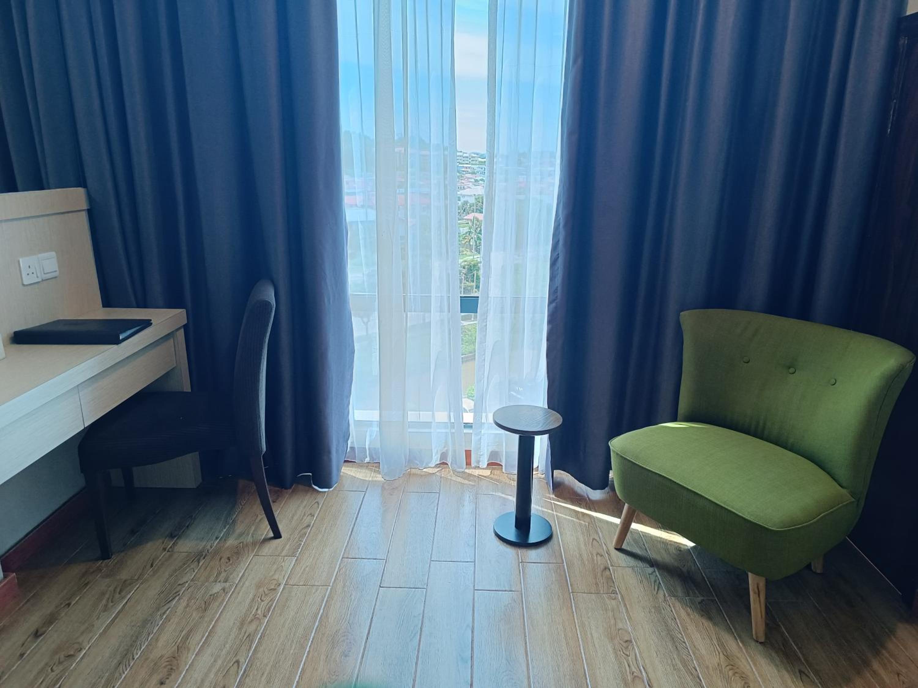Deluxe King Room - Photo 3