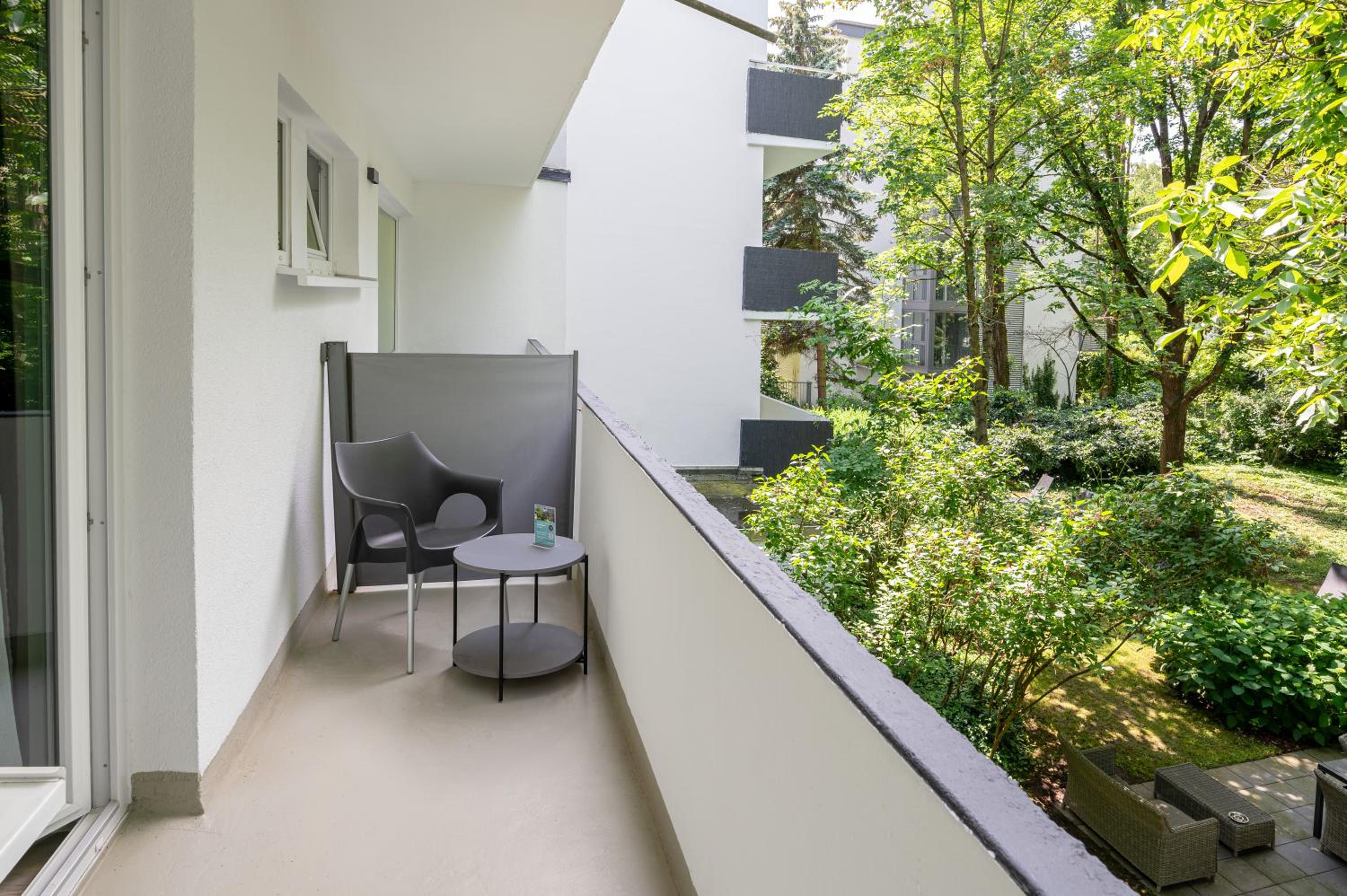 Apartment with Balcony photo 2