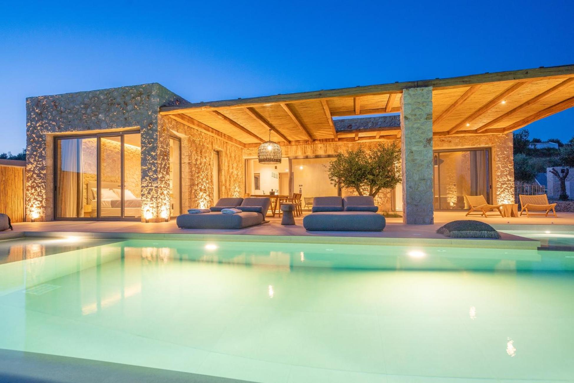 Three-Bedroom Villa photo 2