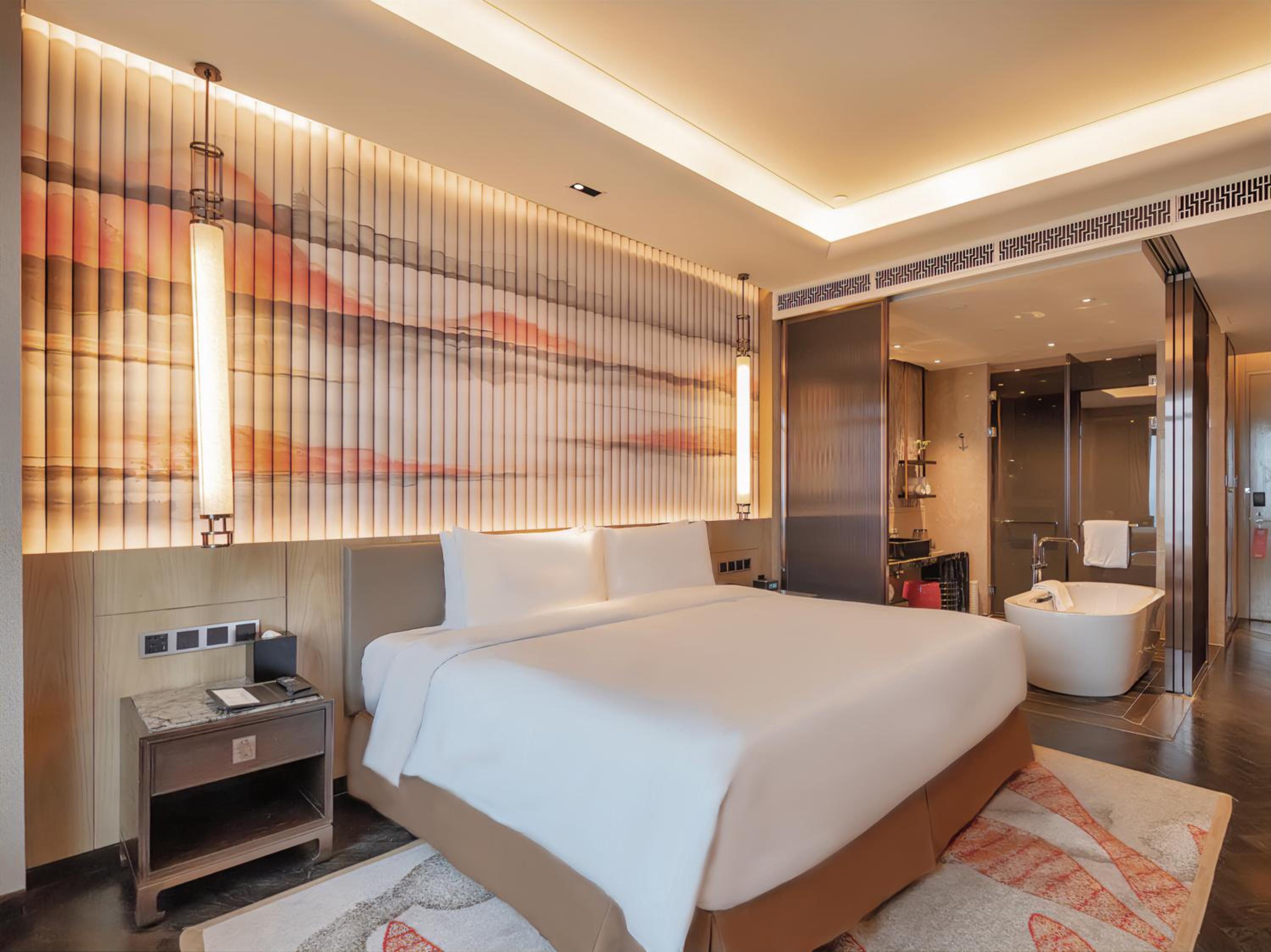 Standard King Room with River View - Smoking