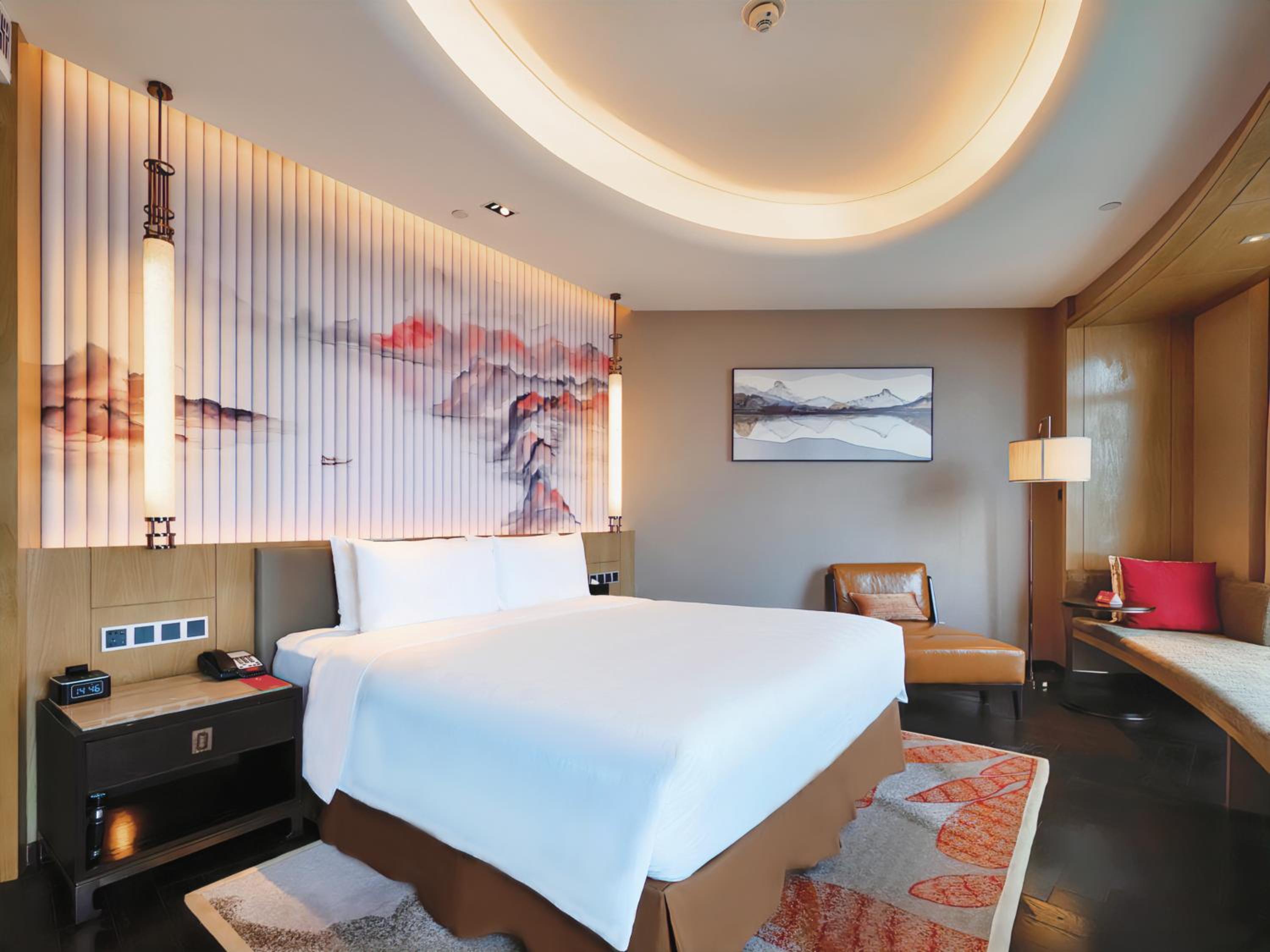Standard King Room with Lounge Access
