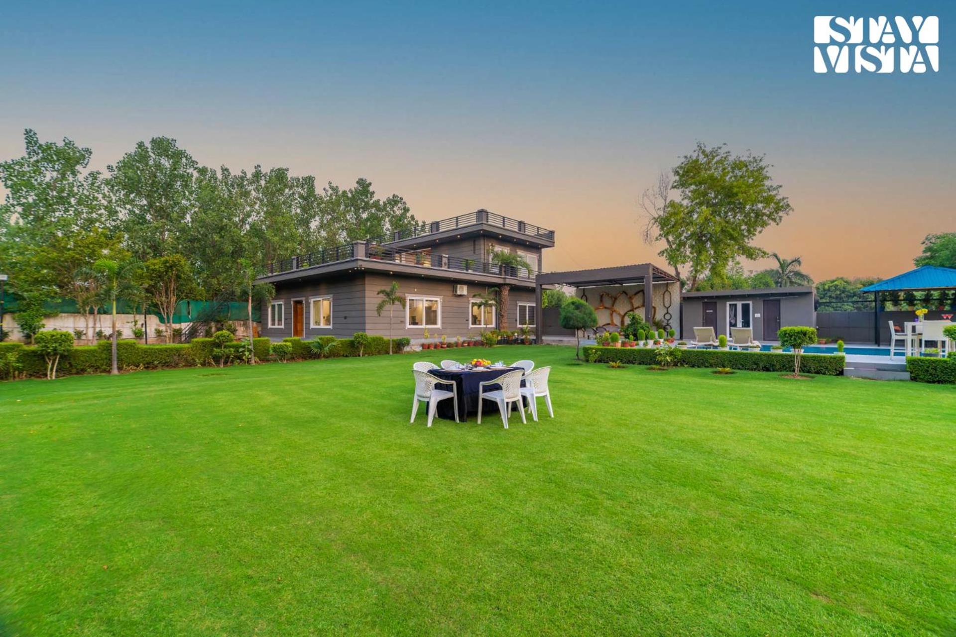 Villa photo 2