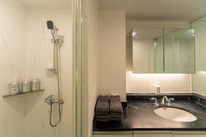 Swimming pool PKG for 2 people - Executive Suite Room with Sea View - Photo 4