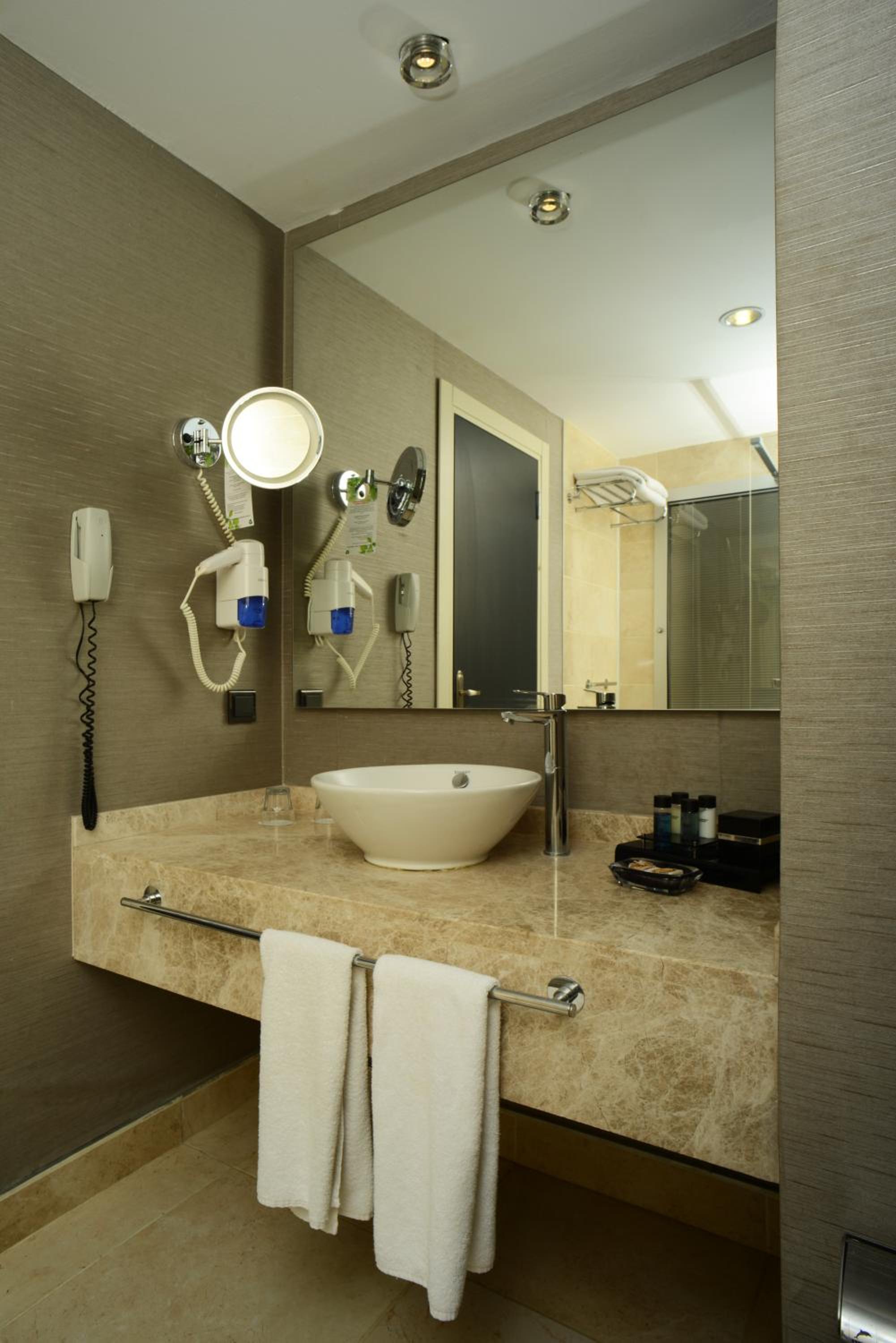 Standard Double or Twin Room with Sea View photo 2