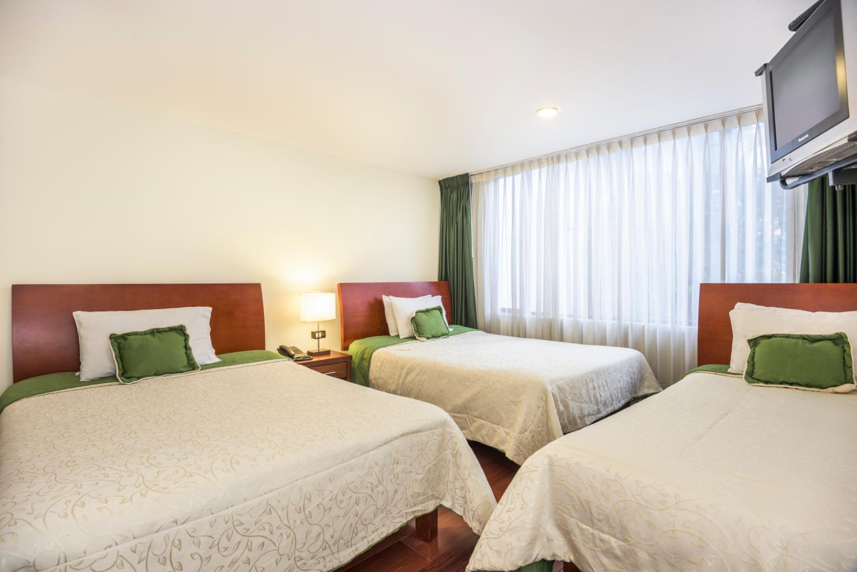 Quadruple Room - Photo 1