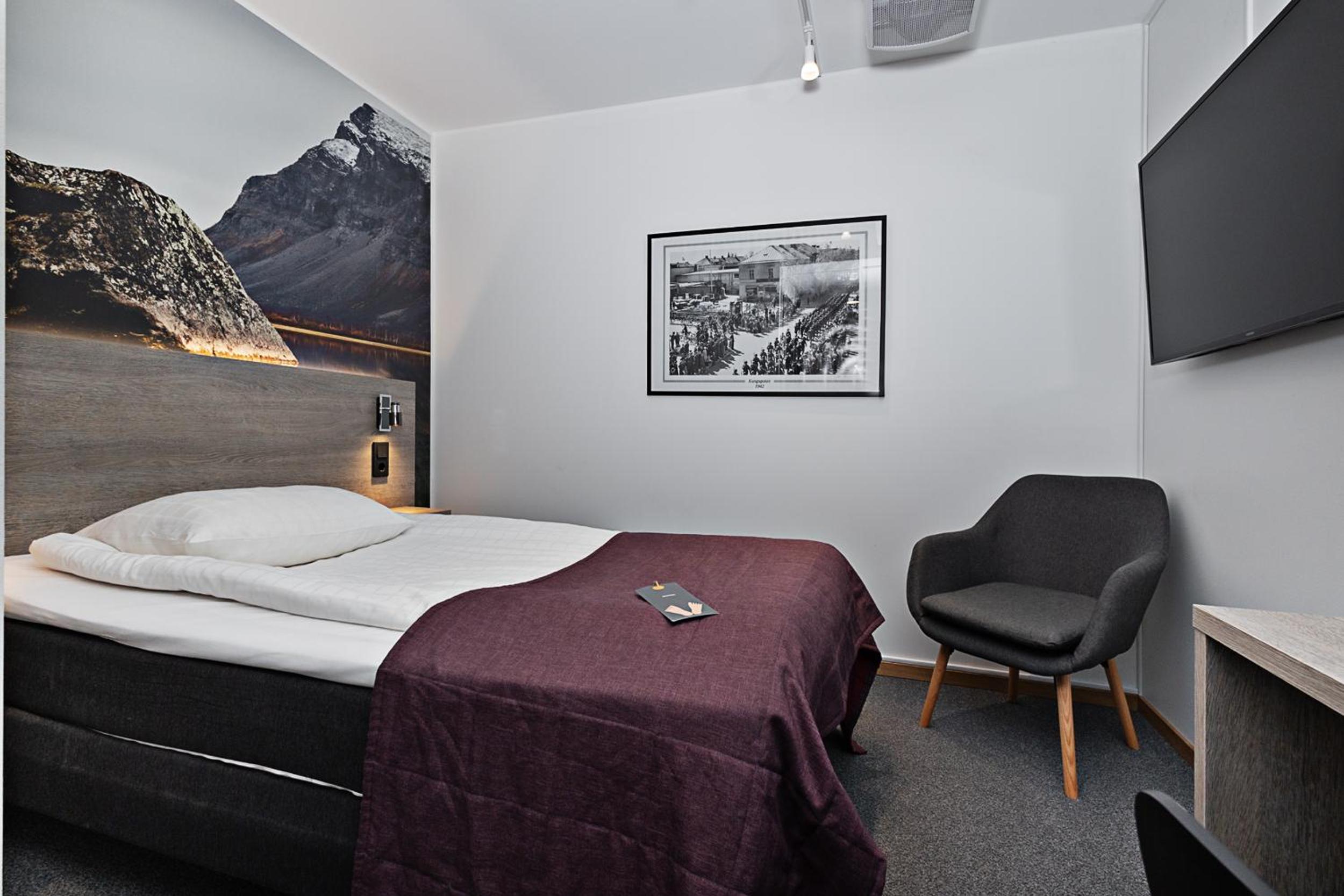 Compact Single Room without Window photo 1