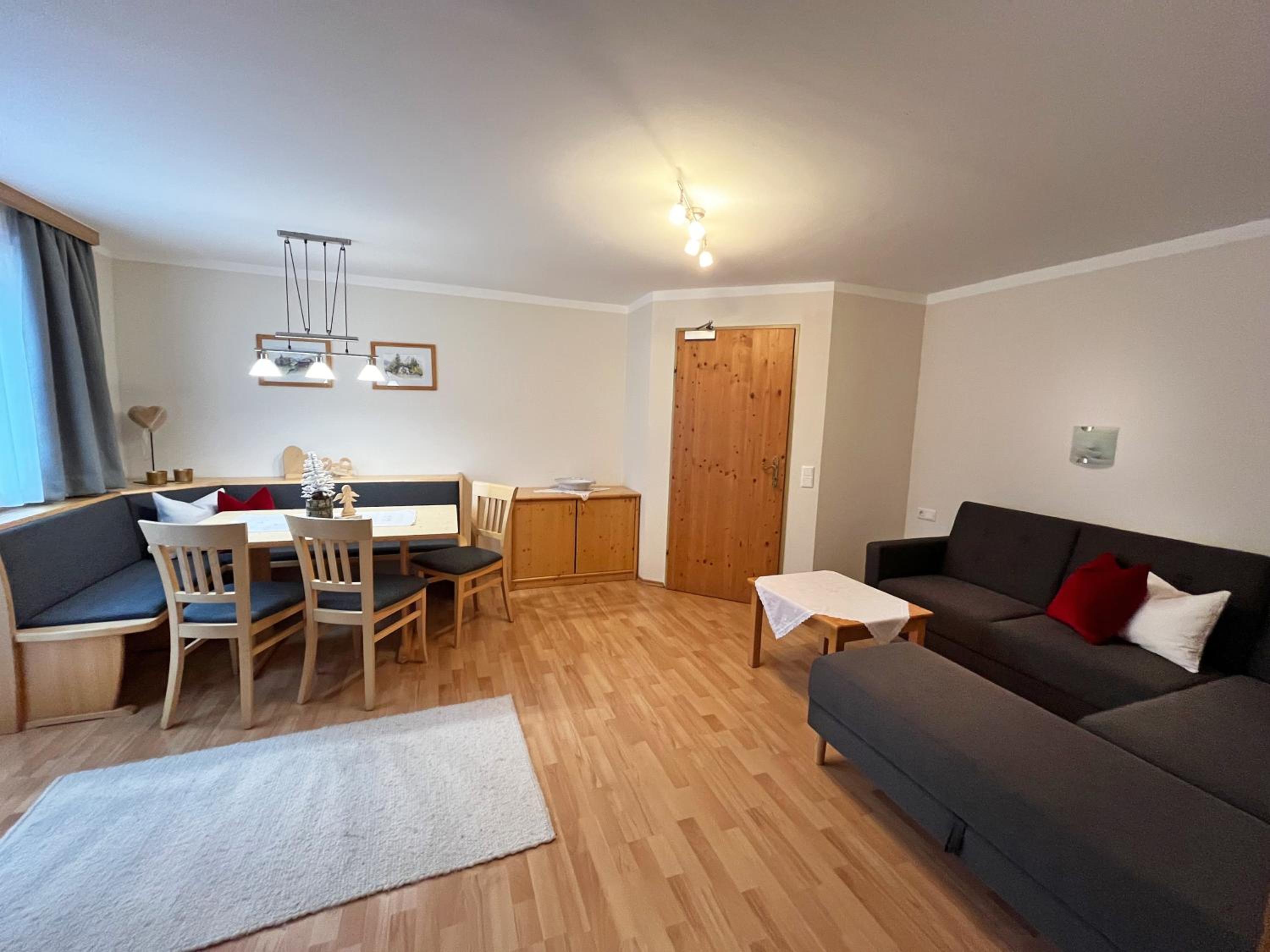Two-Bedroom Apartment with Balcony photo 2