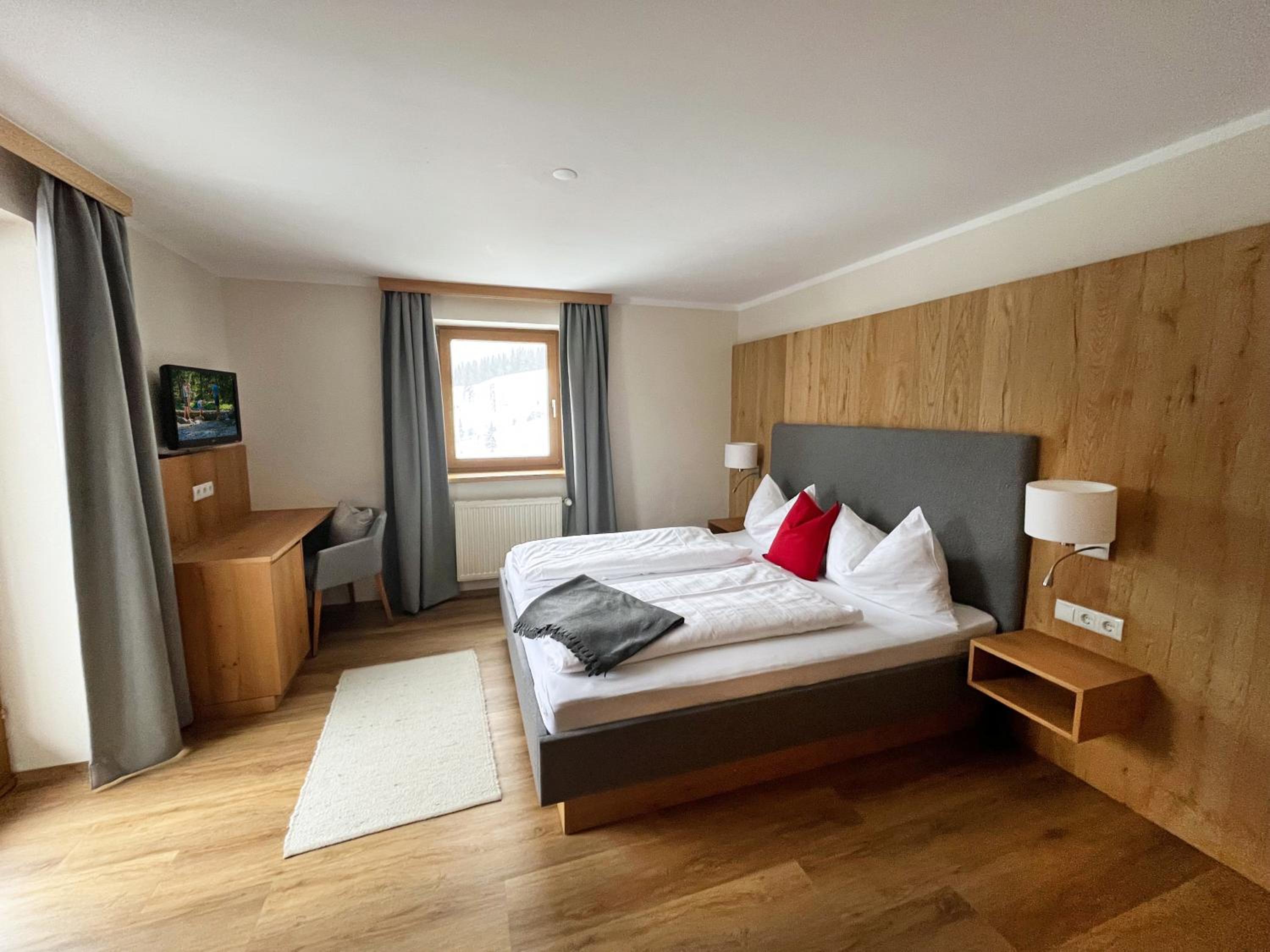 Two-Bedroom Apartment with Balcony photo 3