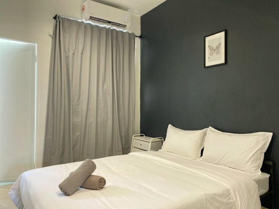 Four-Bedroom House photo 2