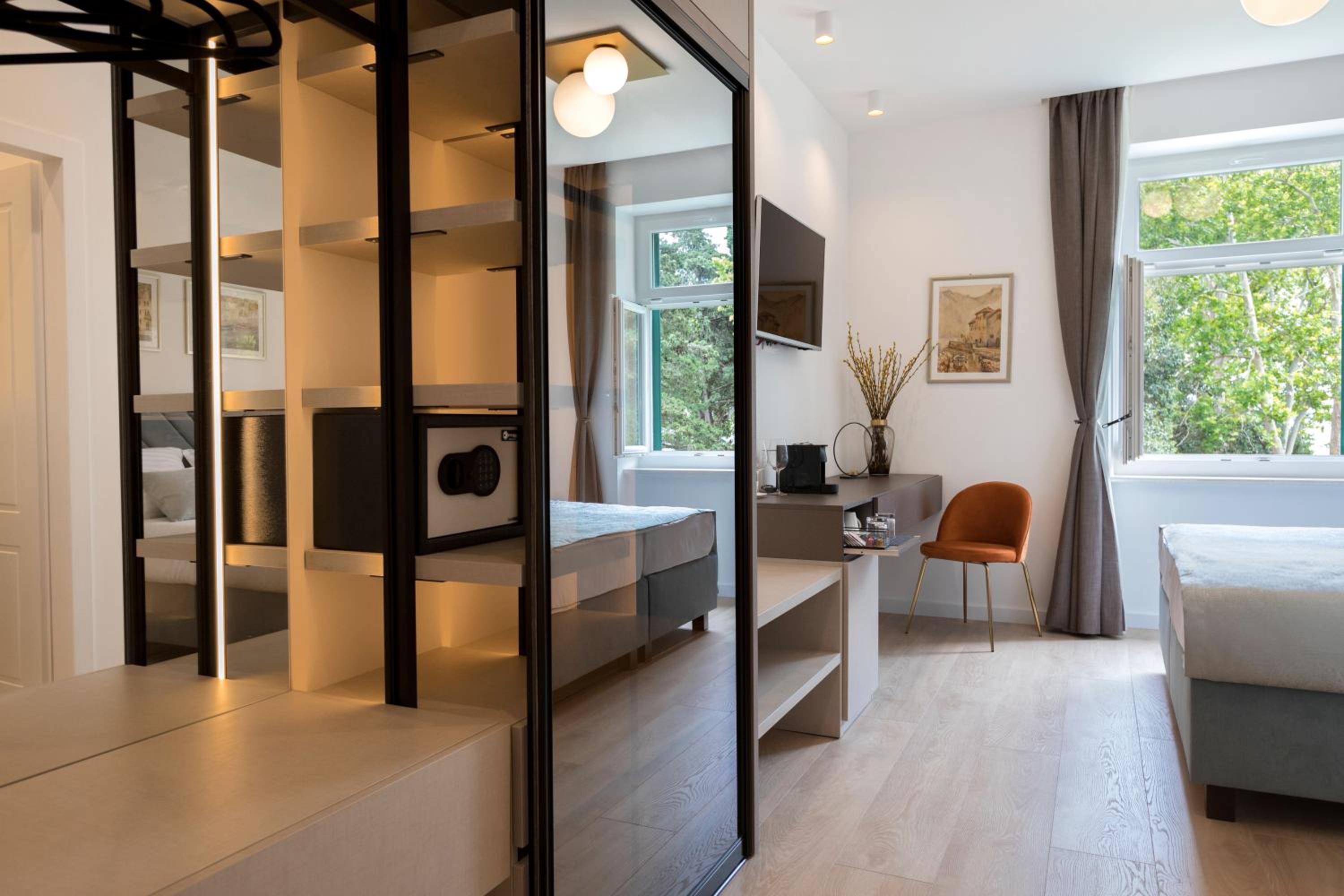 Deluxe Double or Twin Room with Sea View - Photo 13