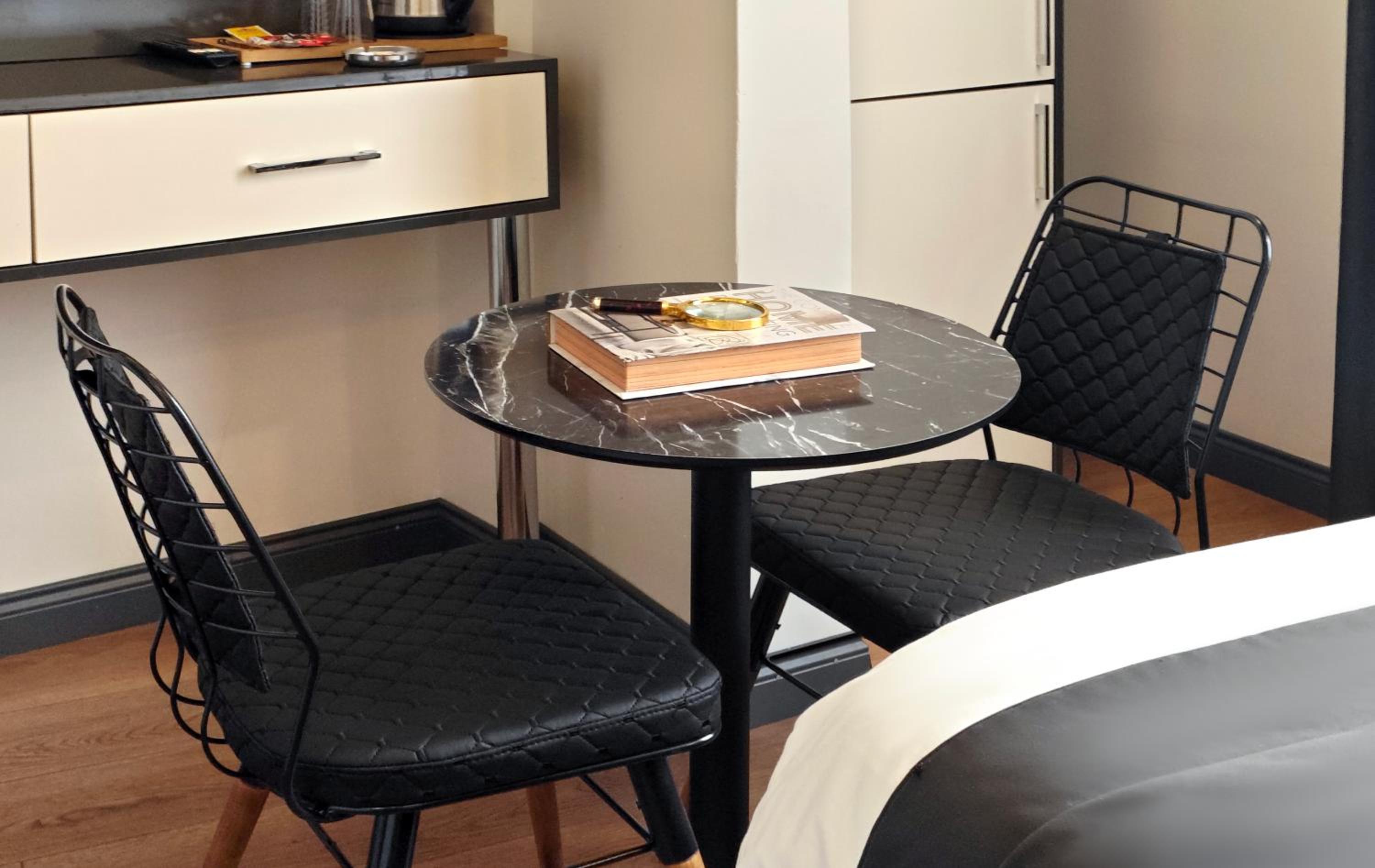 Deluxe Junior Suite photo 2
