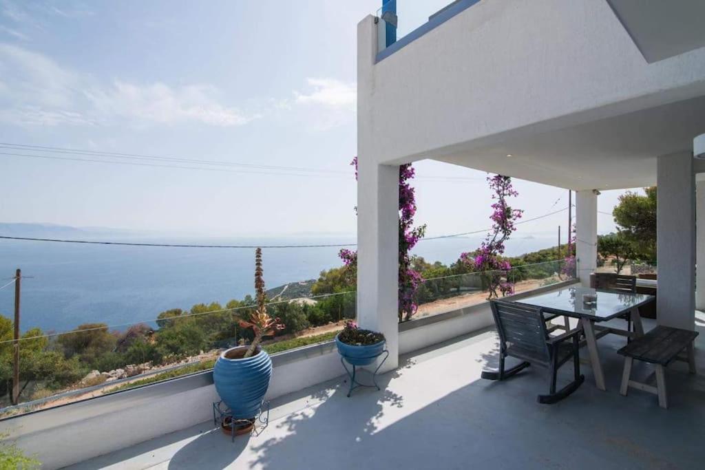 Three-Bedroom Villa photo 3