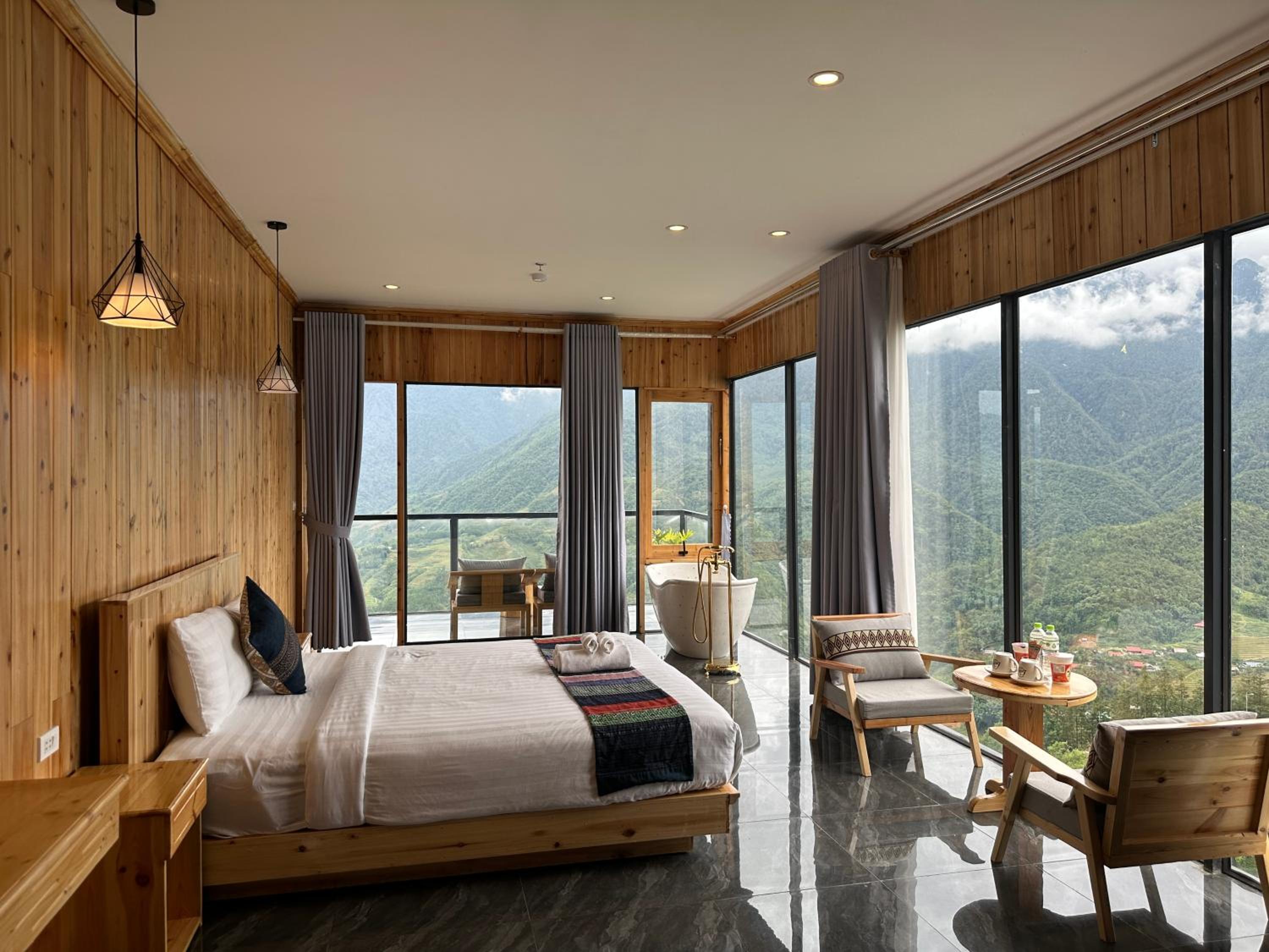 King Room with Mountain View photo 1