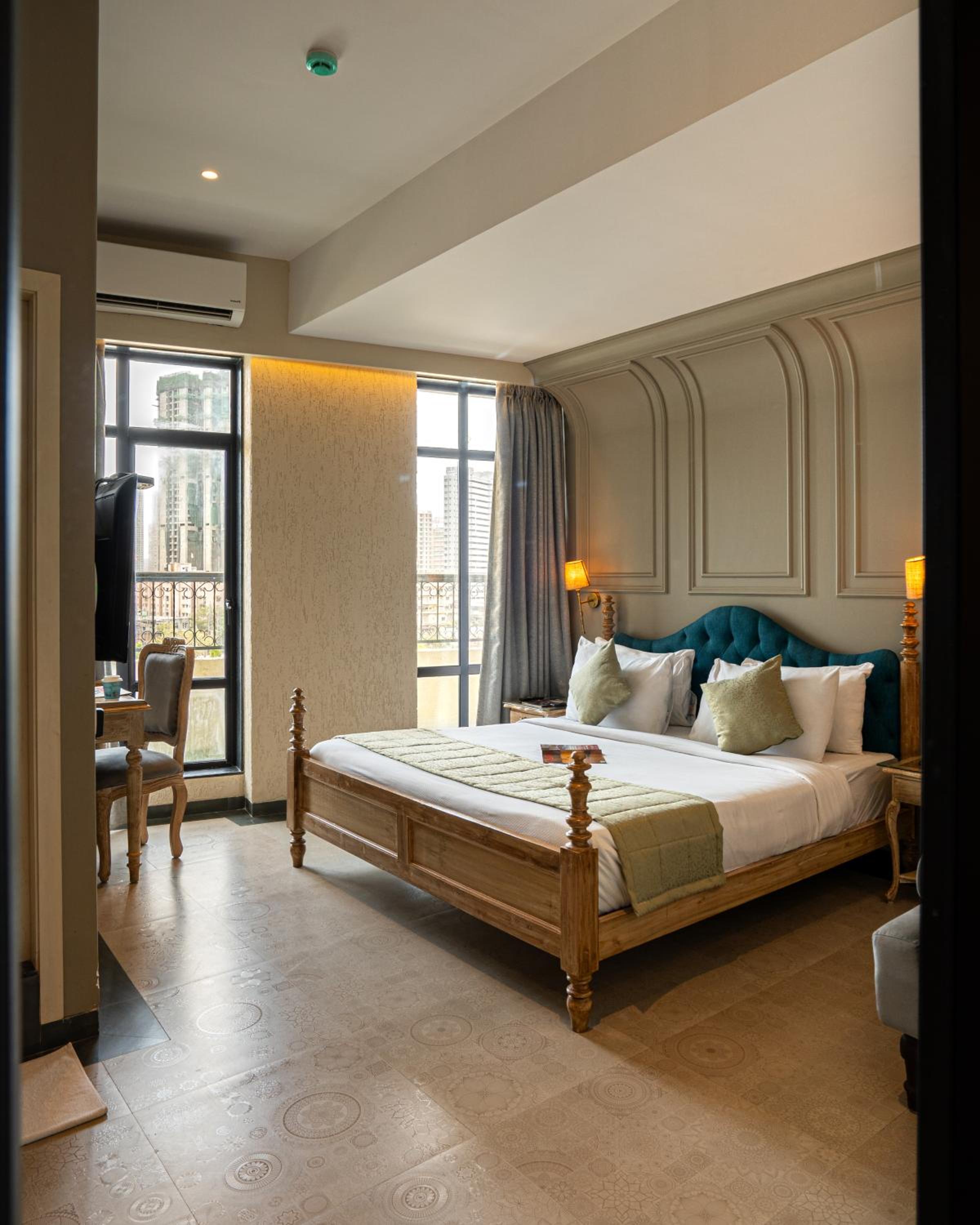 Superior Room with Free Airport Drop - Photo 4