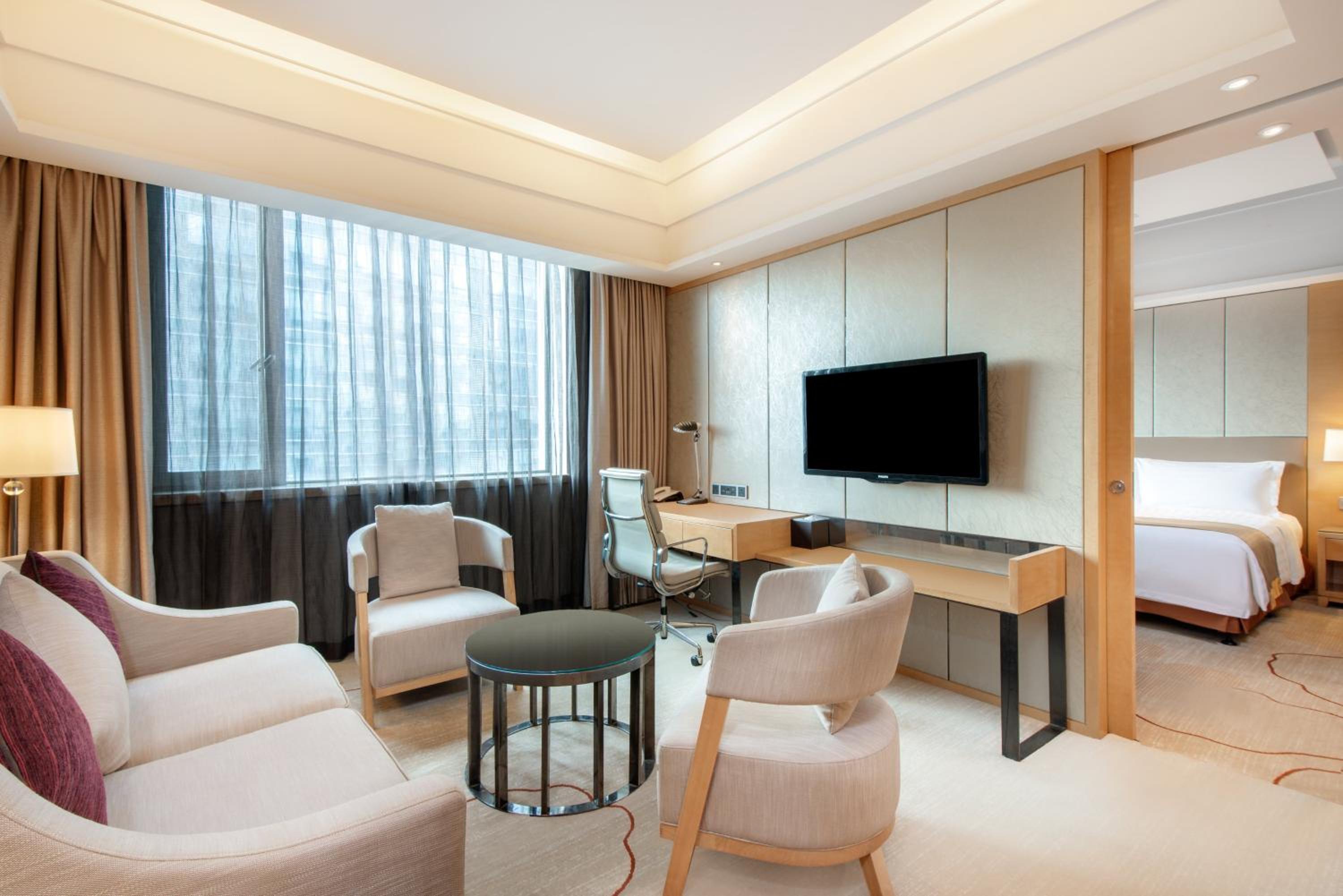 One Bed King Suite with Lounge Access High Floor - Photo 1