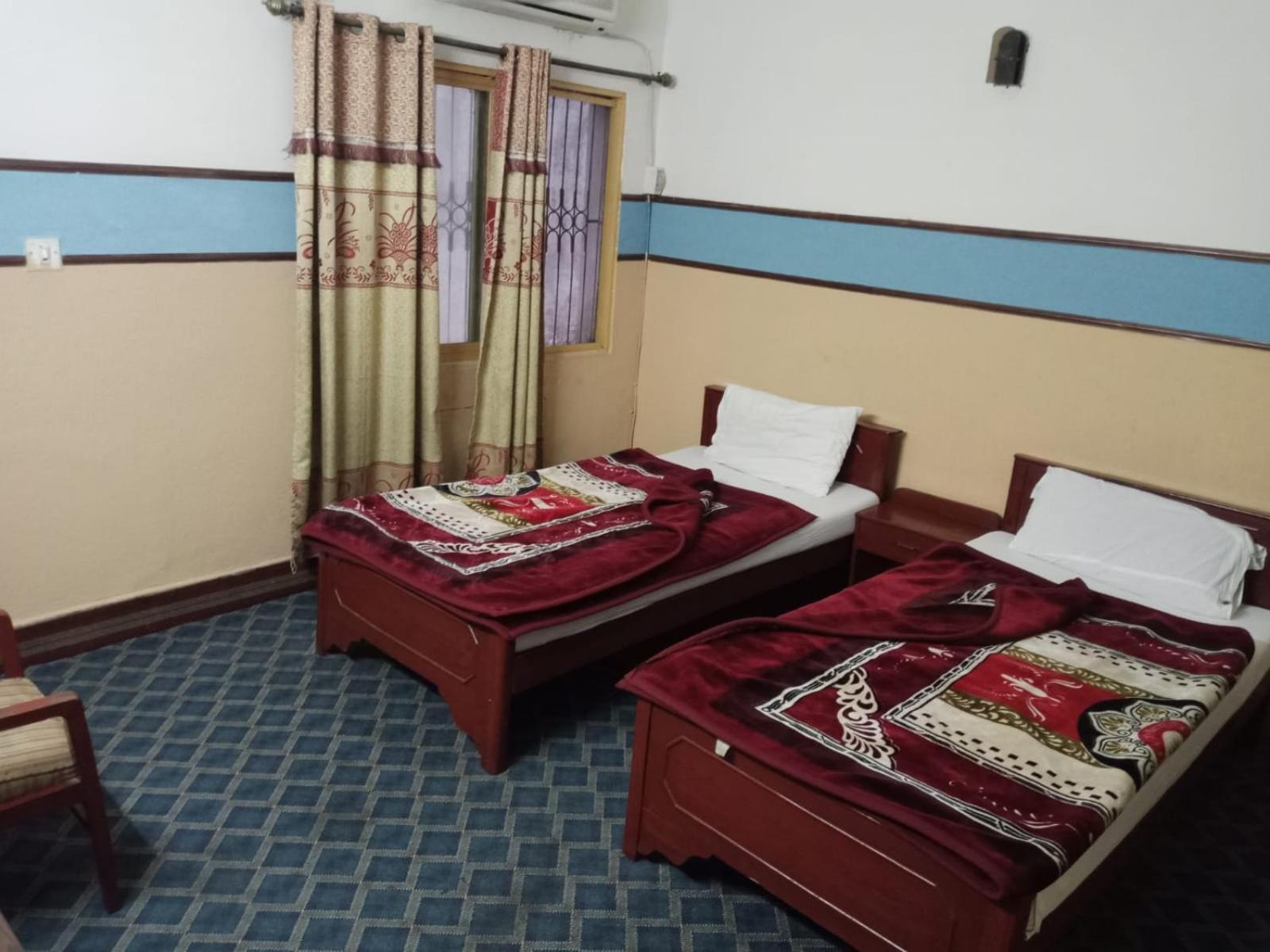 Standard Twin Room - Photo 3