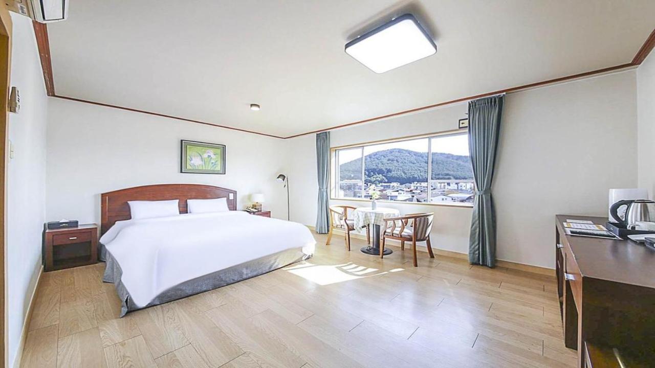 Double Room with Mountain View - Photo 1