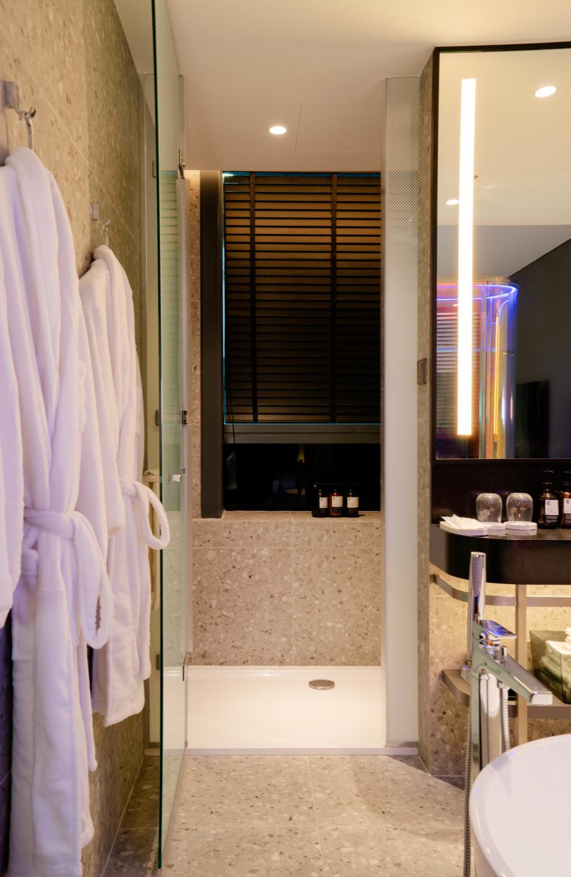 Deluxe Twin Room - MAX 12 Hours Stay - Photo 2