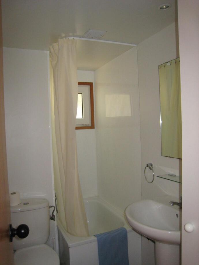 Two-Bedroom Bungalow - Photo 4