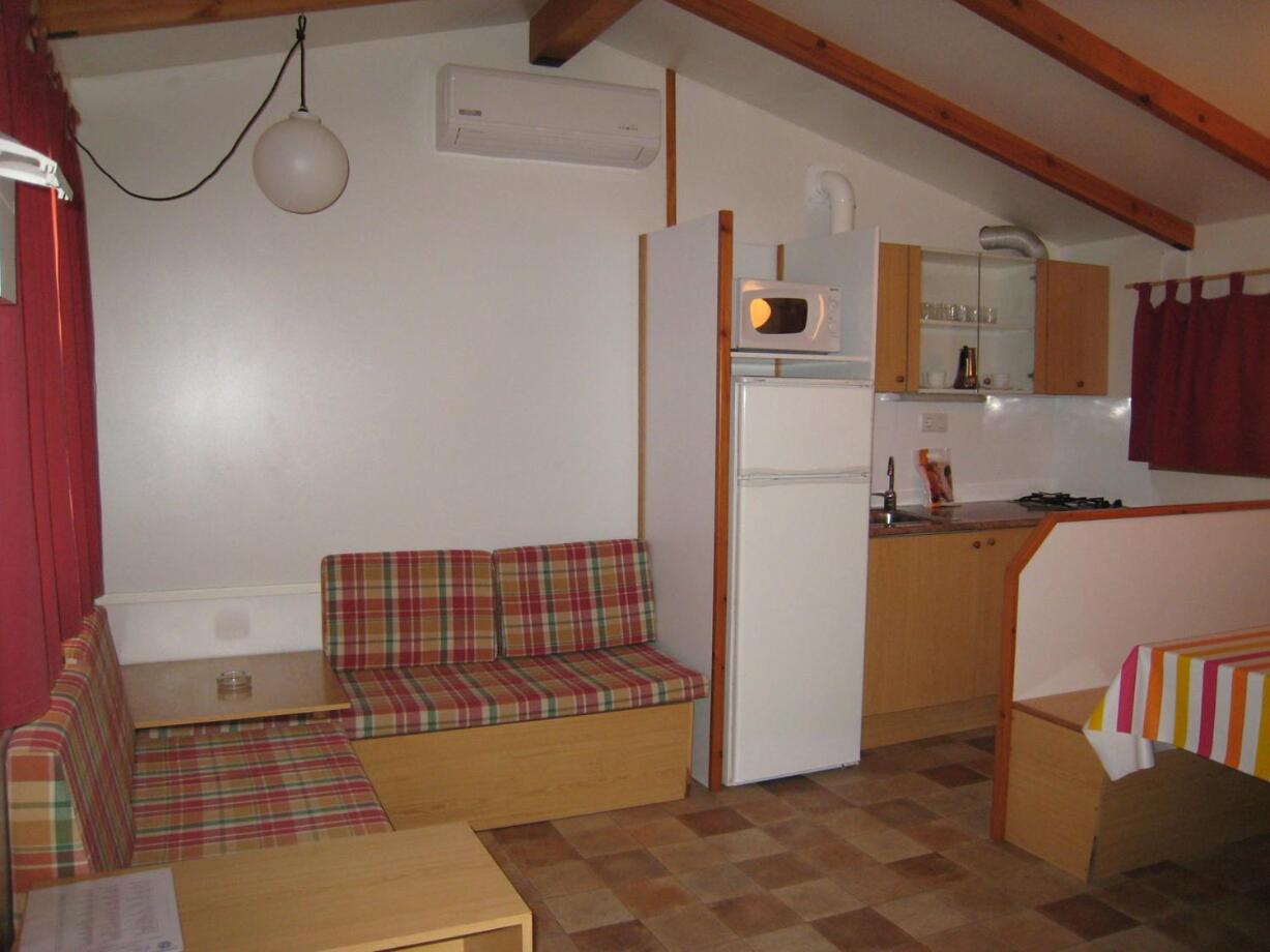 Two-Bedroom Bungalow - Photo 6