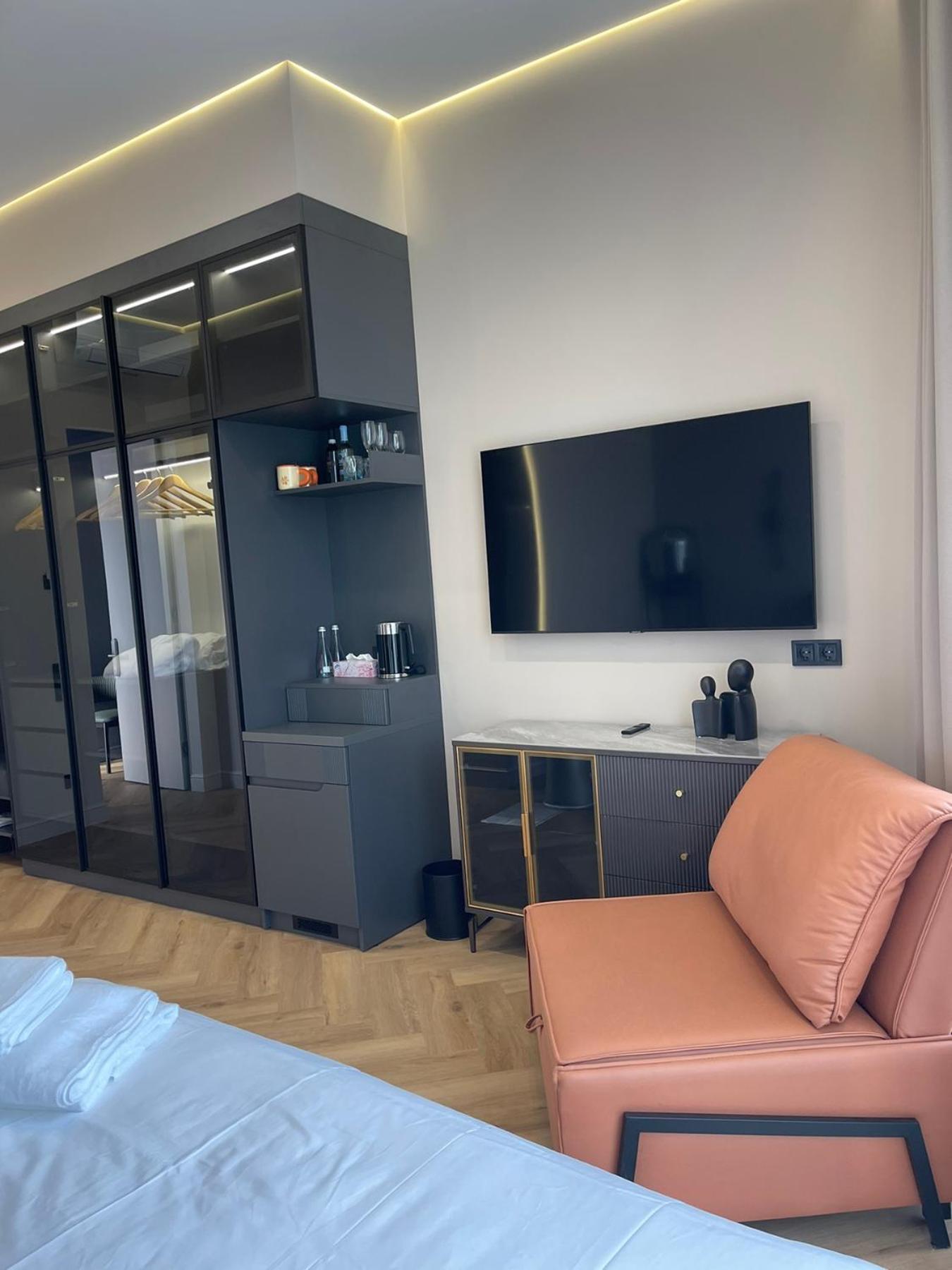 Deluxe Double Room With Extra Bed