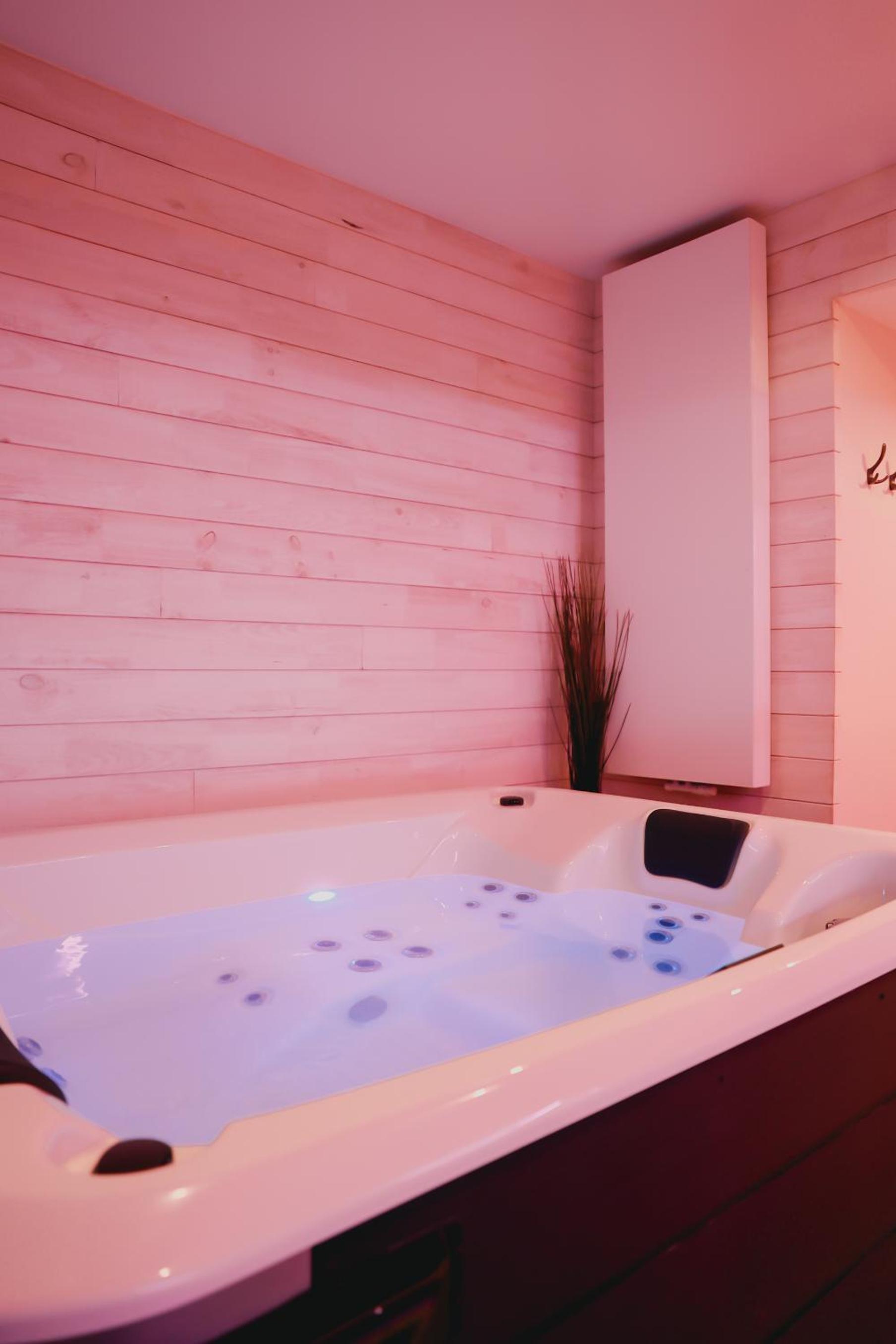 King Room with Spa Bath