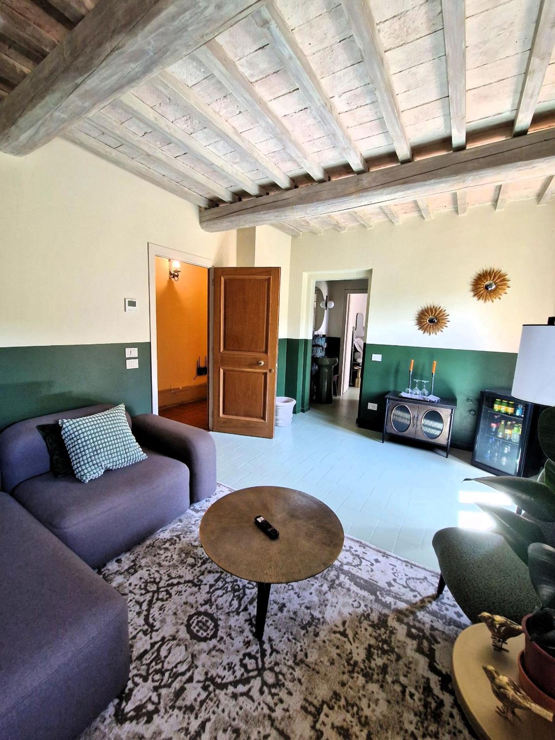 Superior Suite - Photo 11