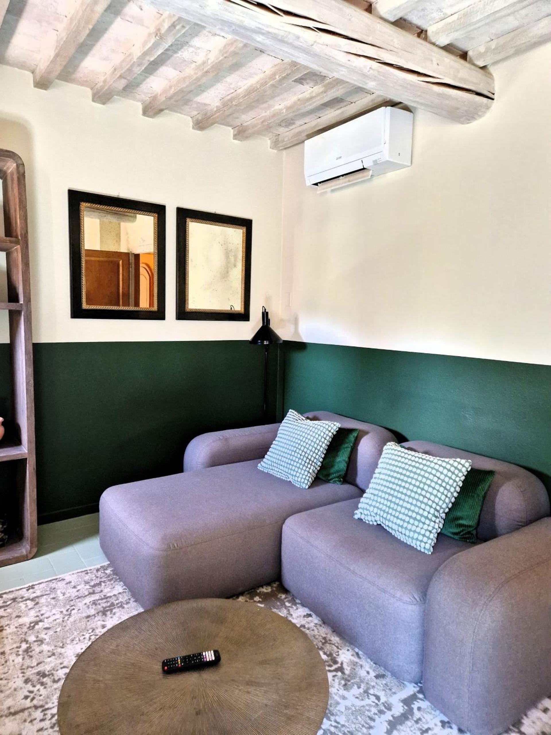 Superior Suite - Photo 9