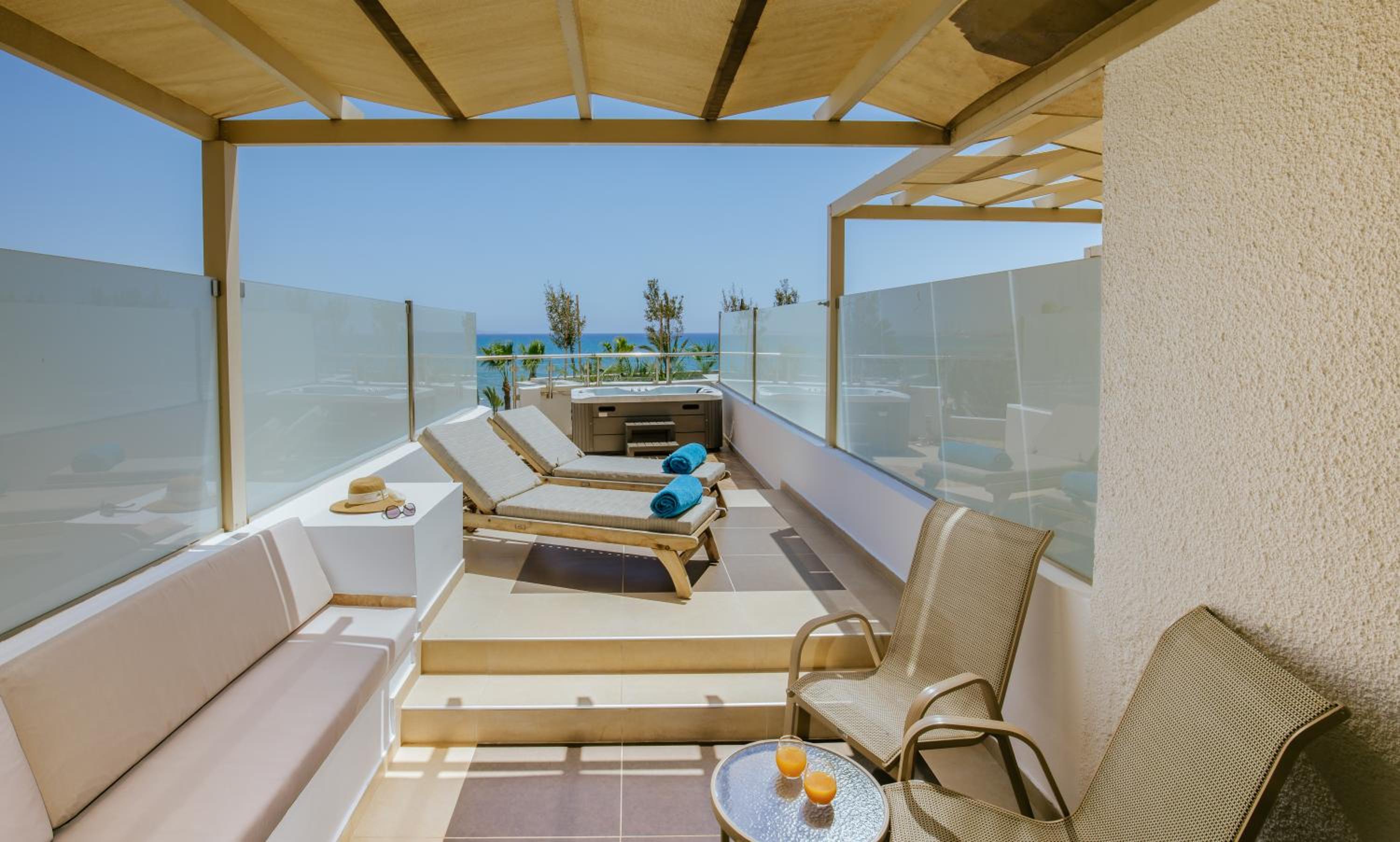 Junior Suite With Private Outdoor Hot Tub photo 3