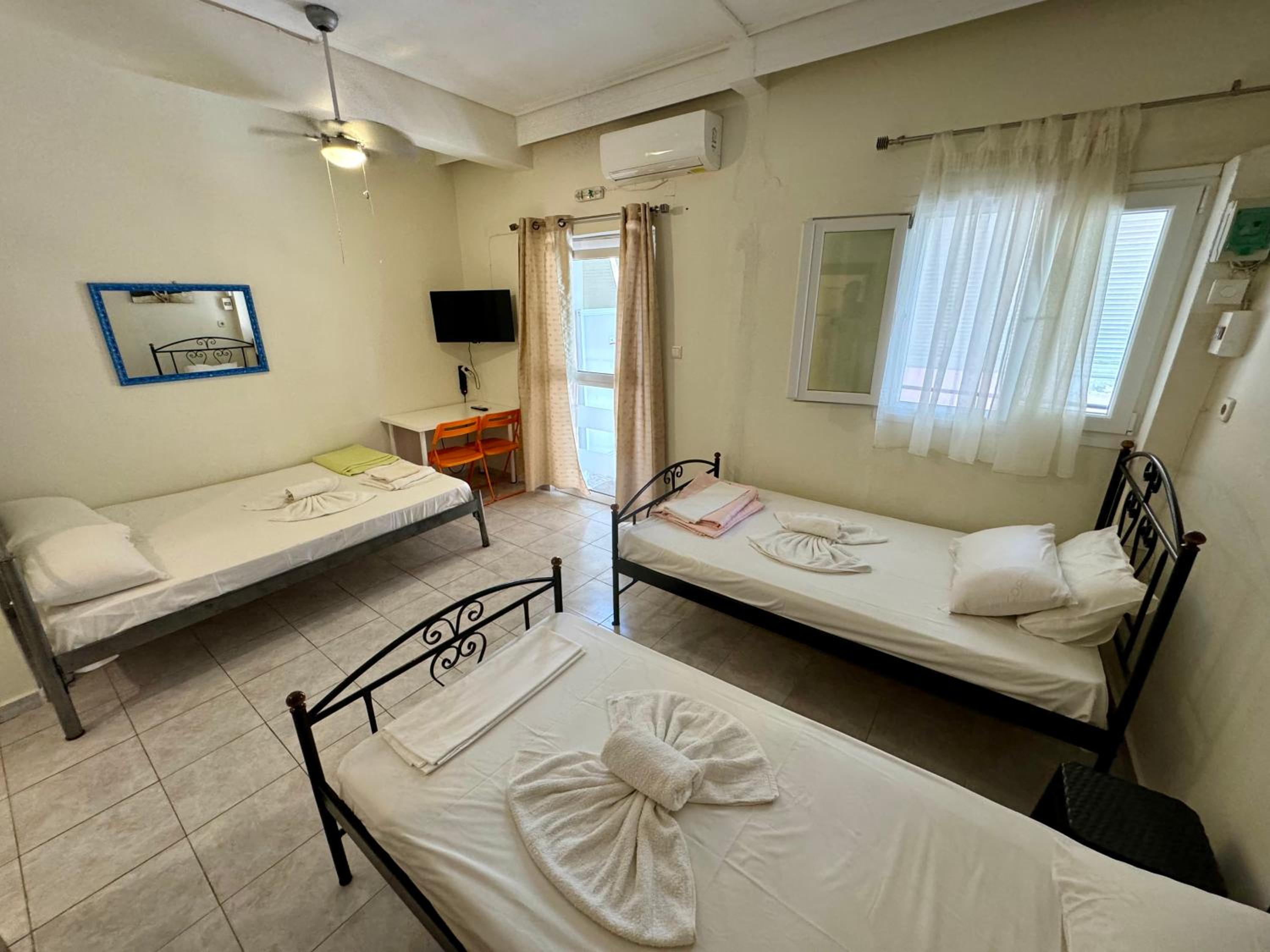 One-Bedroom Apartment with Balcony and Sea View photo 3