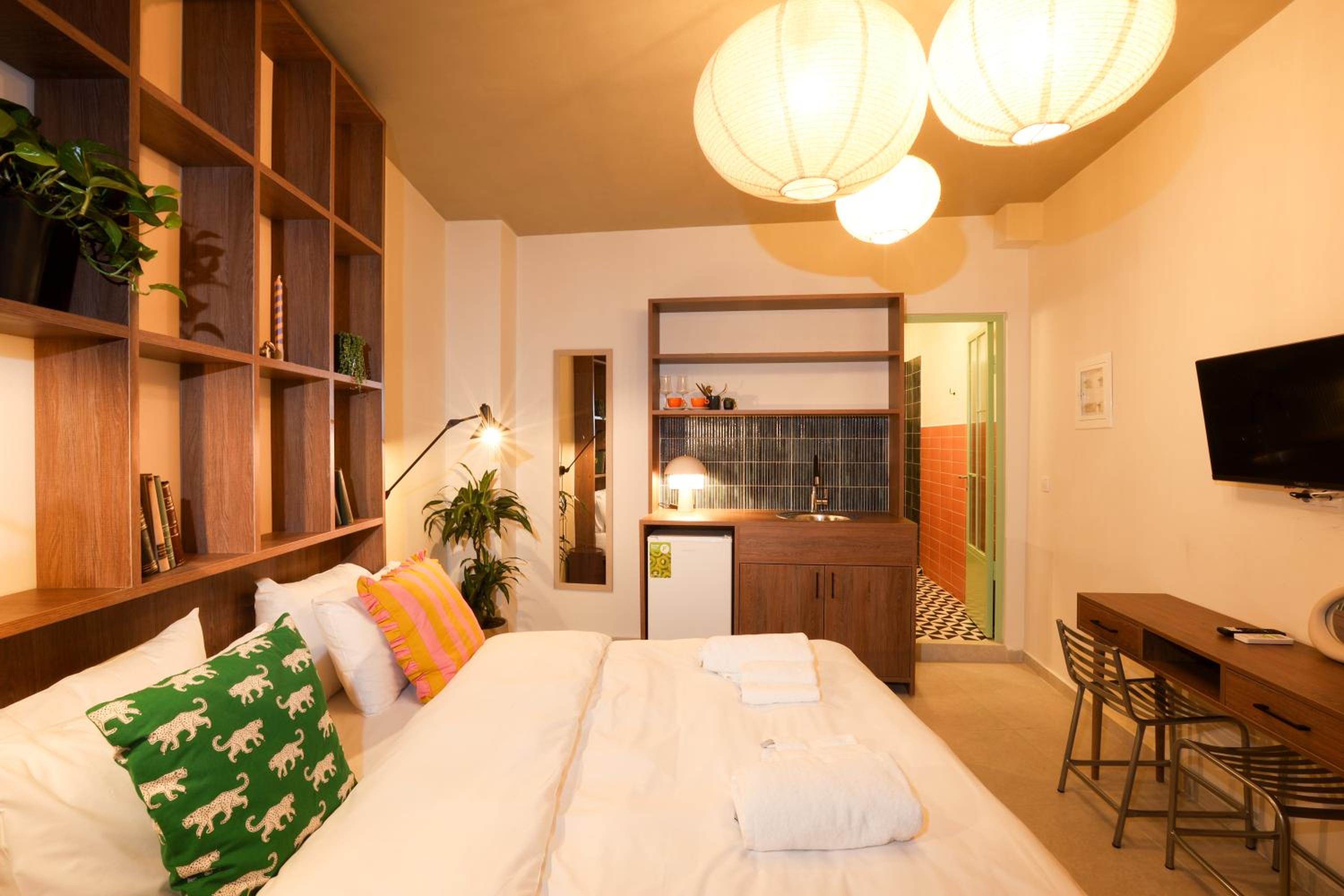 Cozy Double Room - No External View photo 2