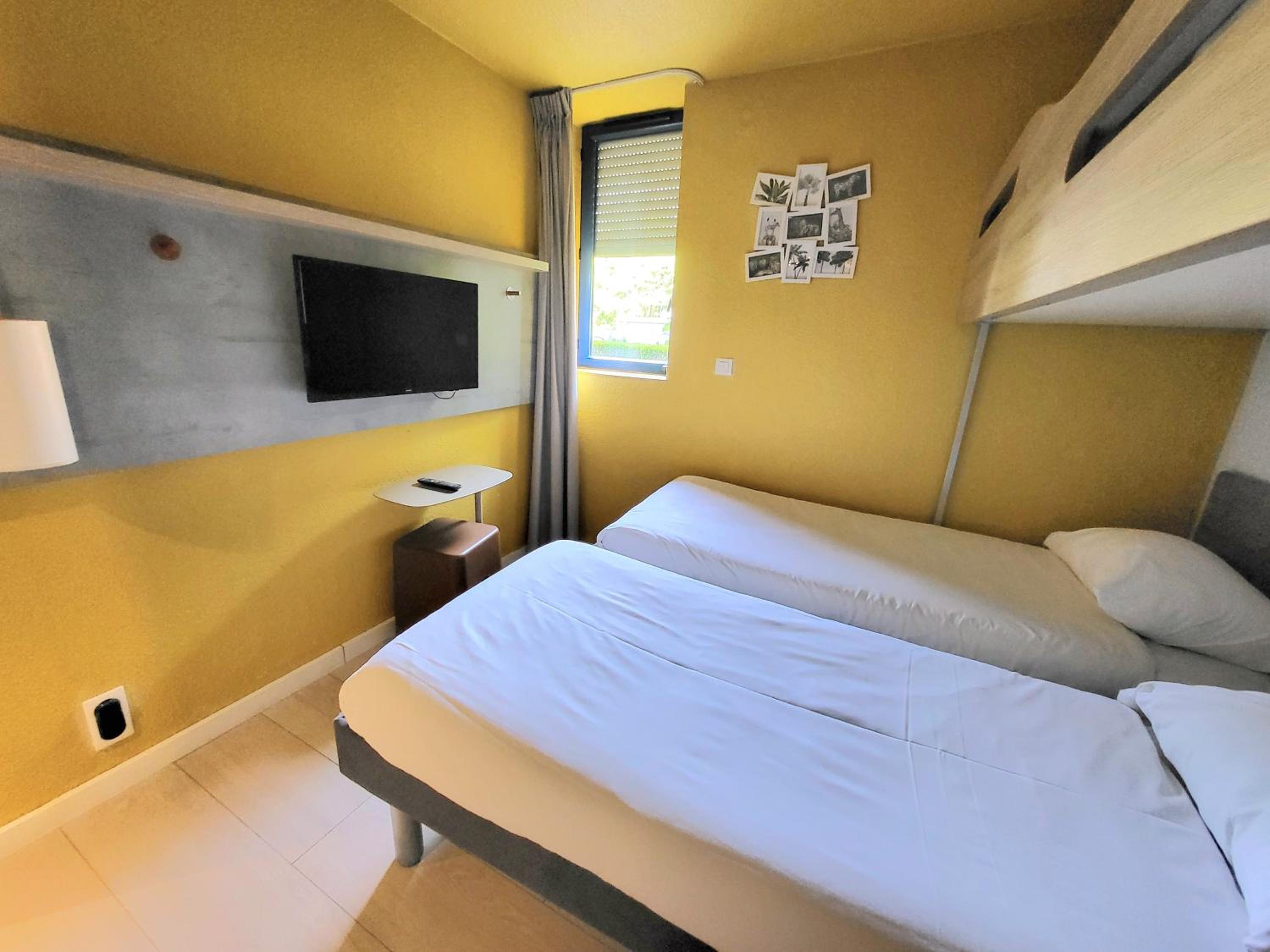 Twin Room with Bunk Bed - Photo 6