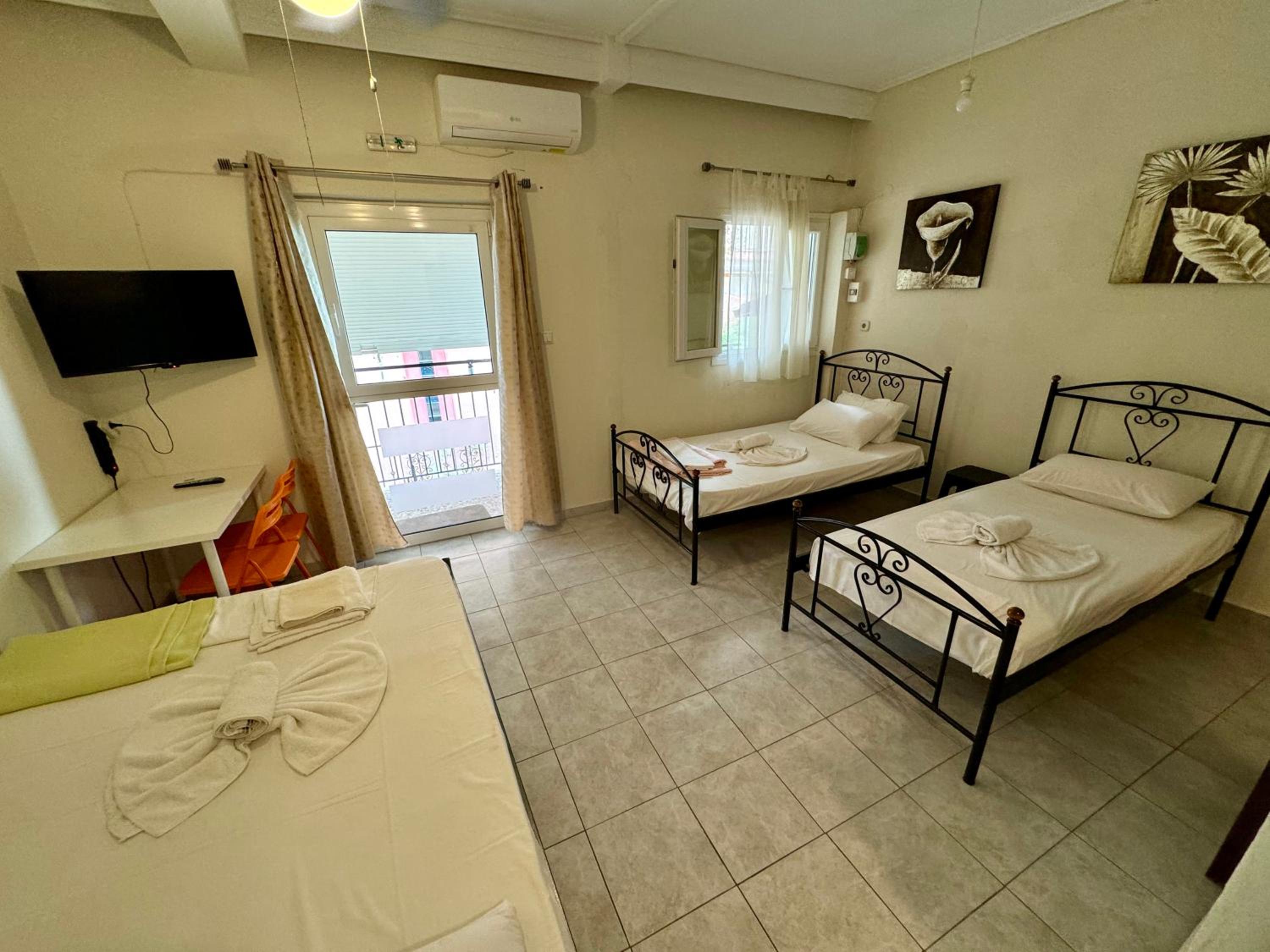 One-Bedroom Apartment with Balcony and Sea View photo 2