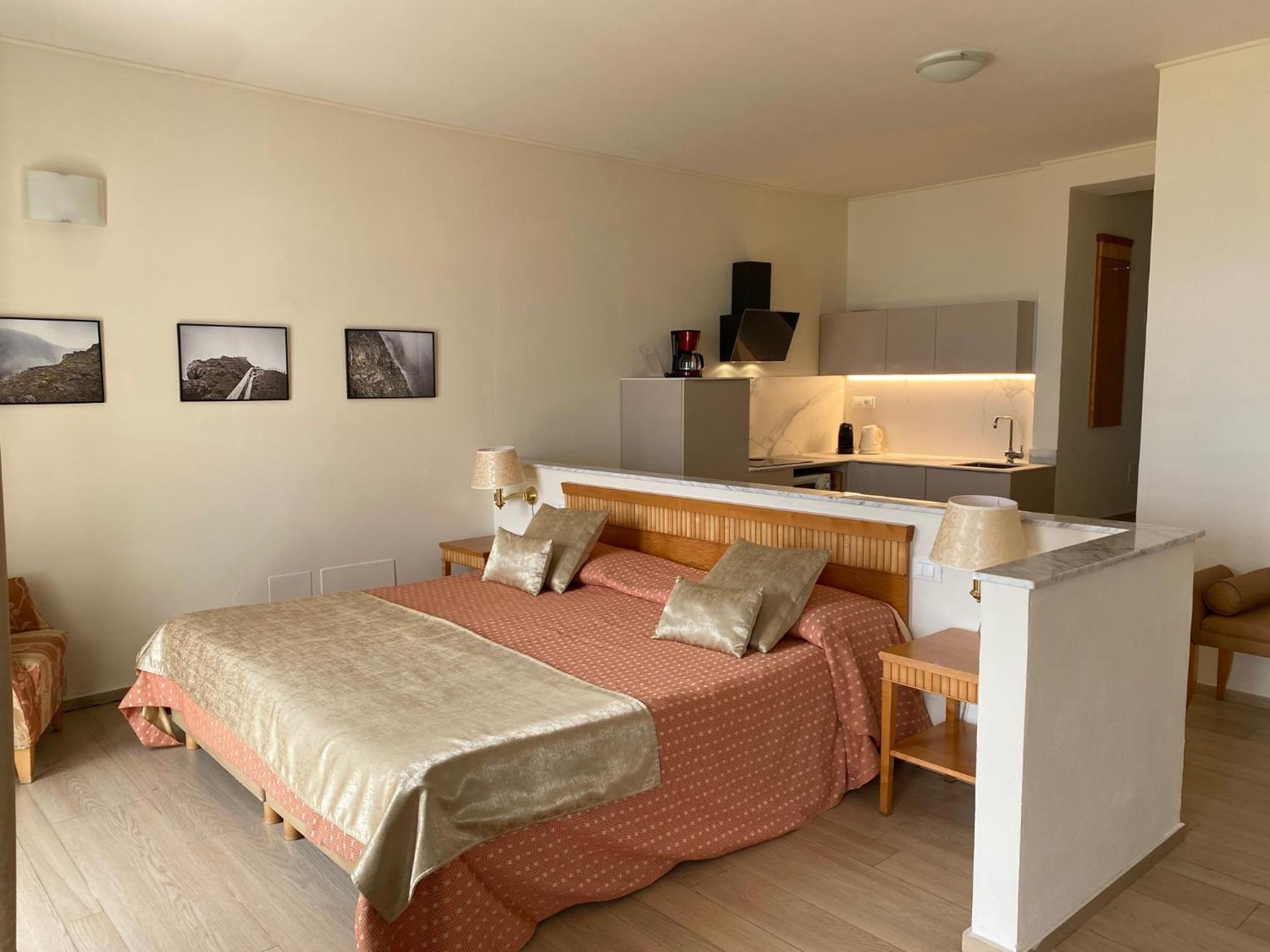 Large Studio with Sea View photo 1