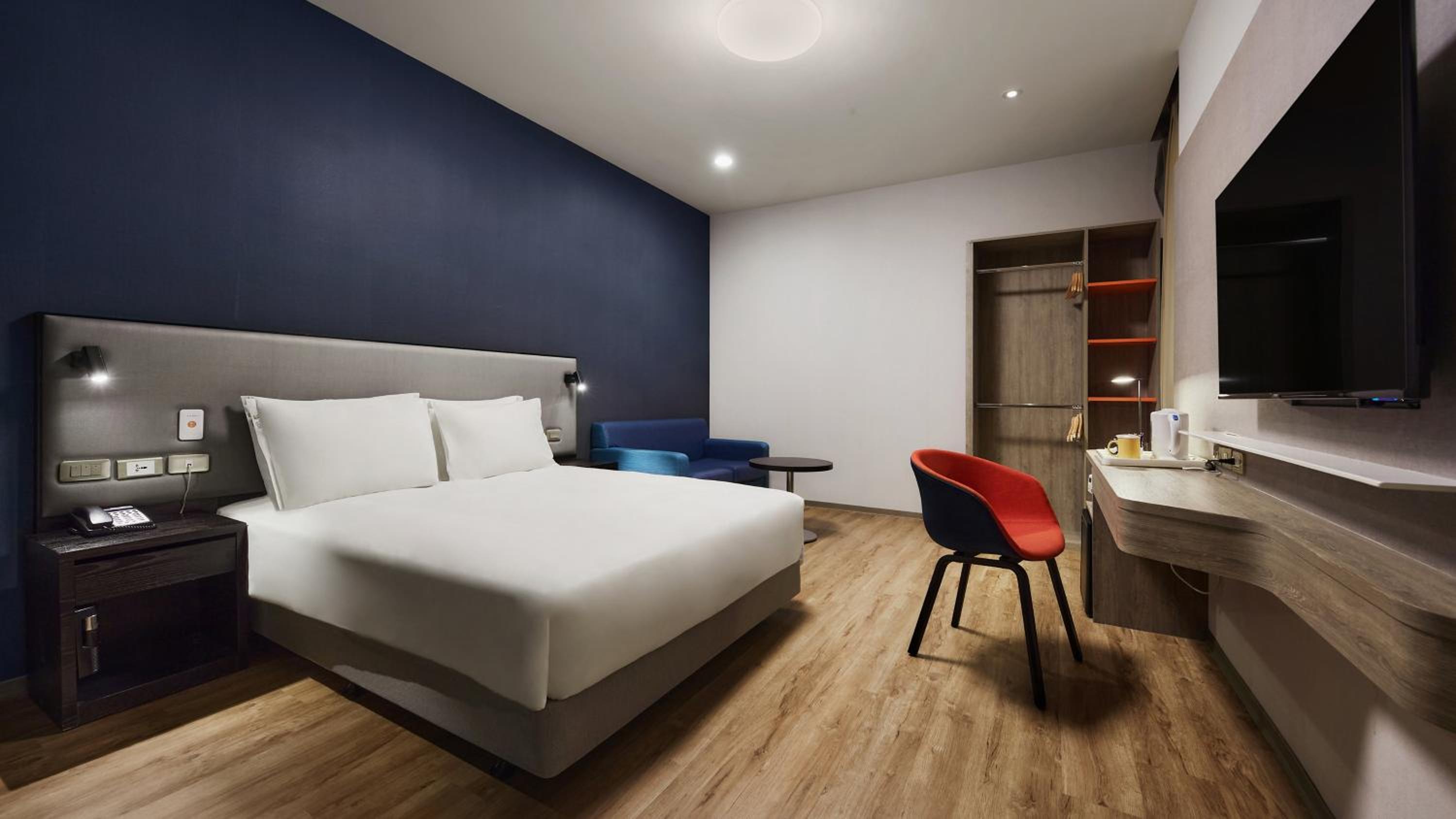 Standard Queen Room - Accessible/Windowless - Photo 4