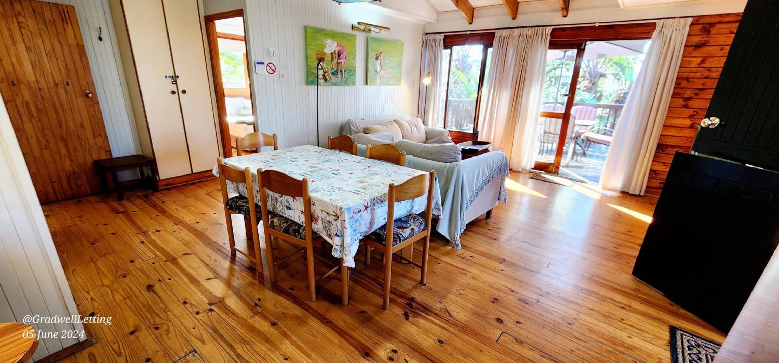 Two-Bedroom House photo 3