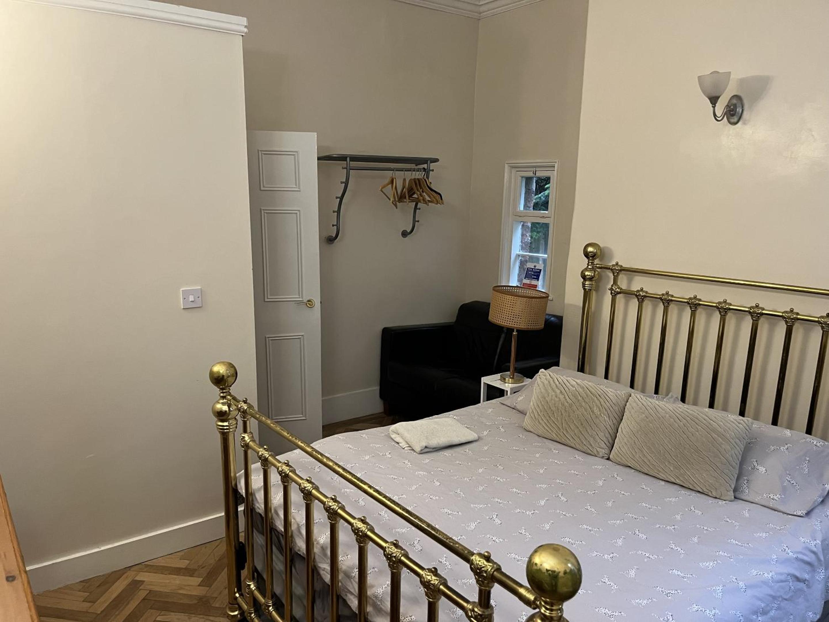 Double Room with Private Bathroom photo 1