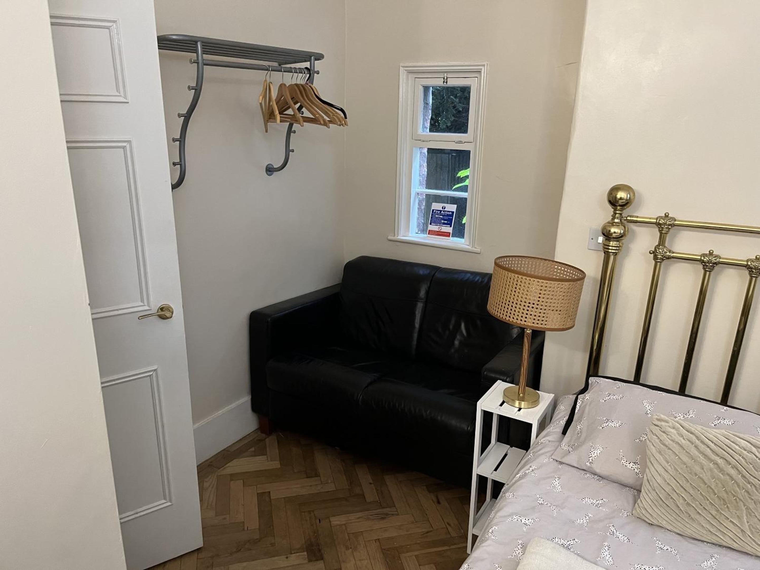 Double Room with Private Bathroom photo 2