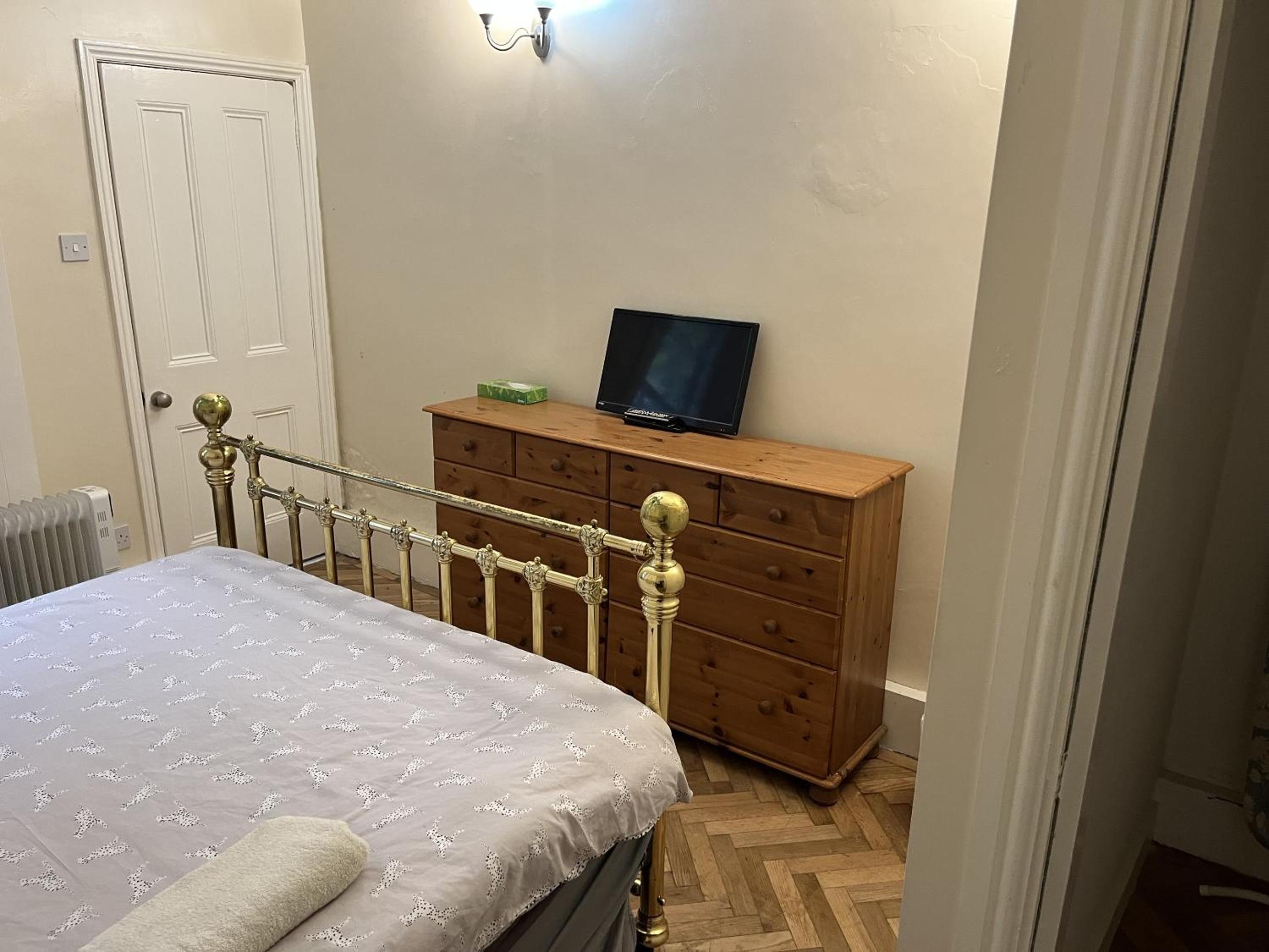 Double Room with Private Bathroom photo 3