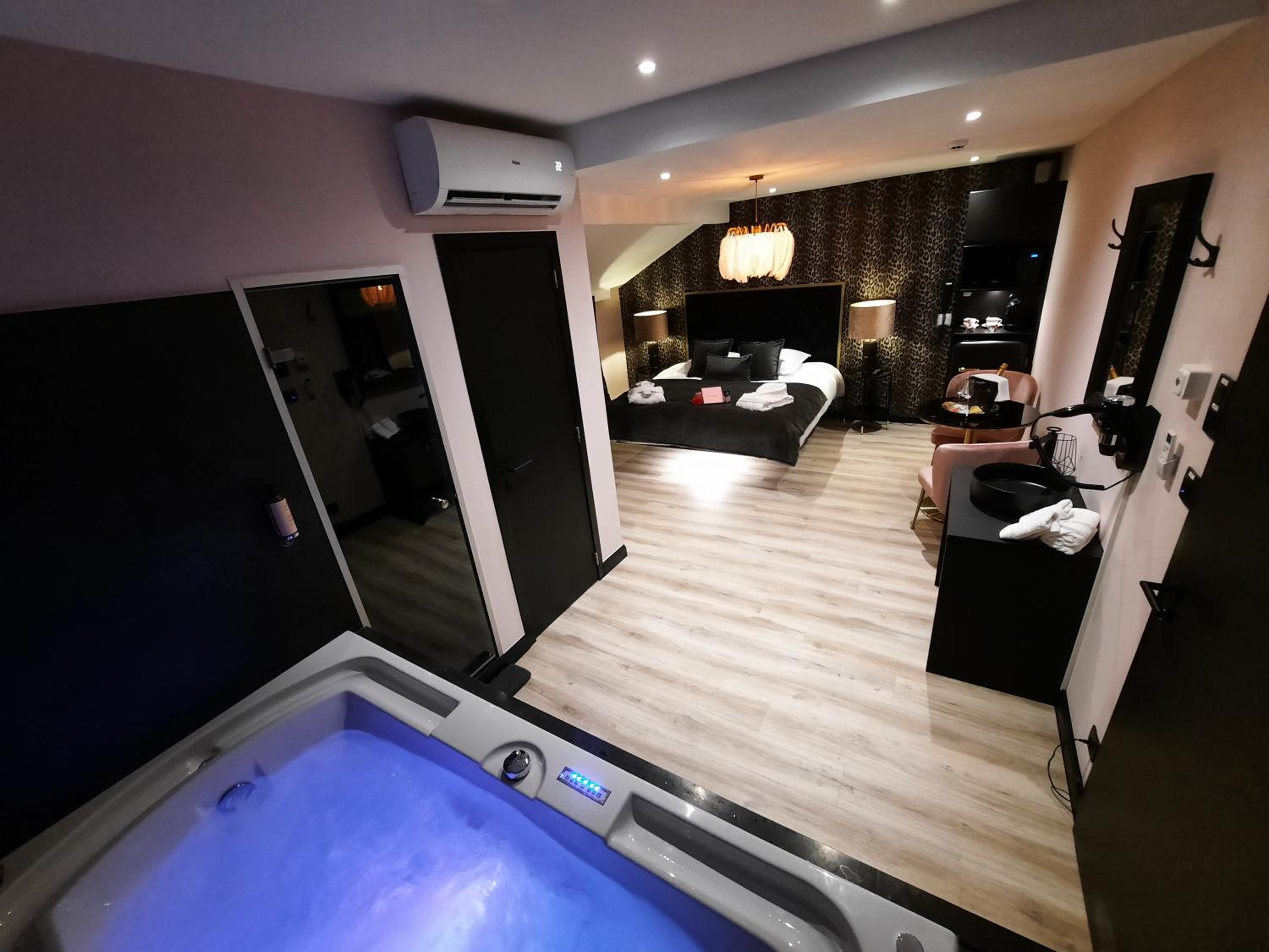King Suite with Spa Bath