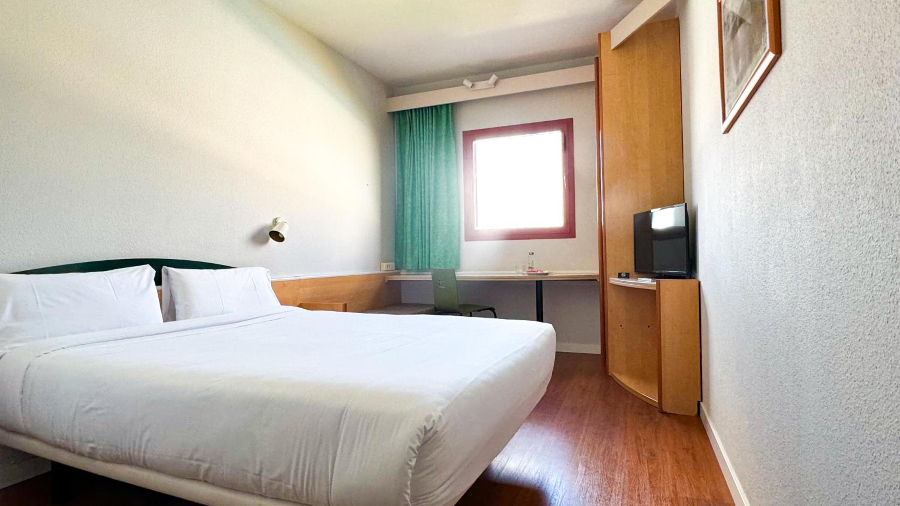 Double or Twin Room - Photo 1