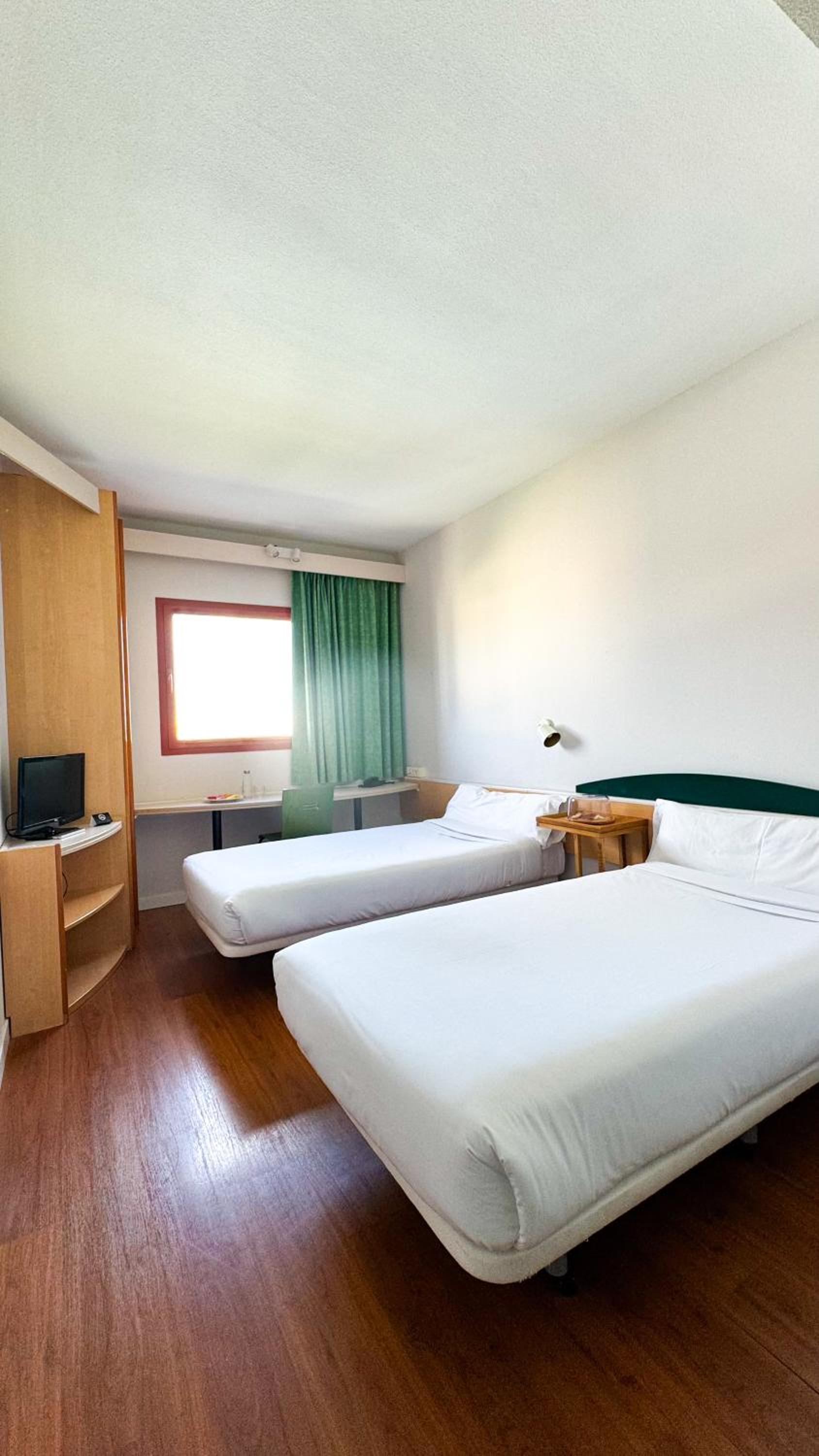 Double or Twin Room - Photo 3
