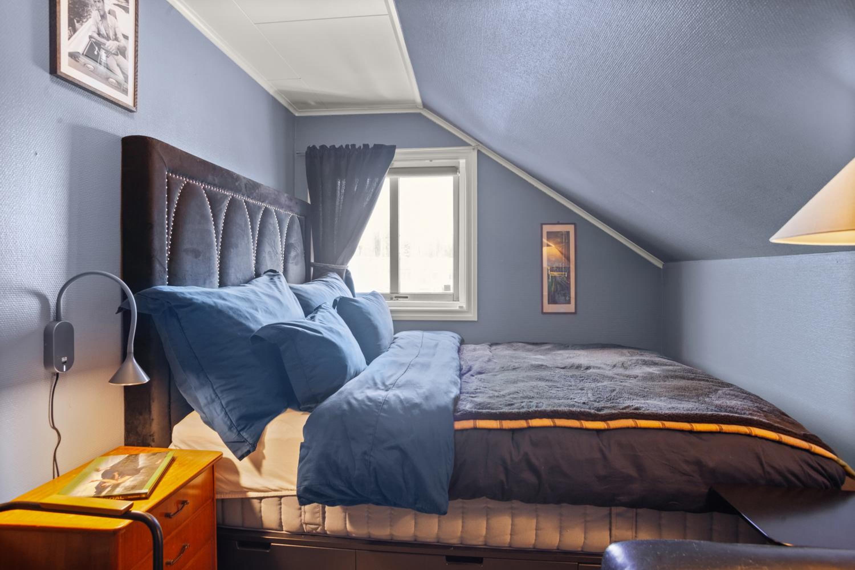 Queen Room with Shared Bathroom