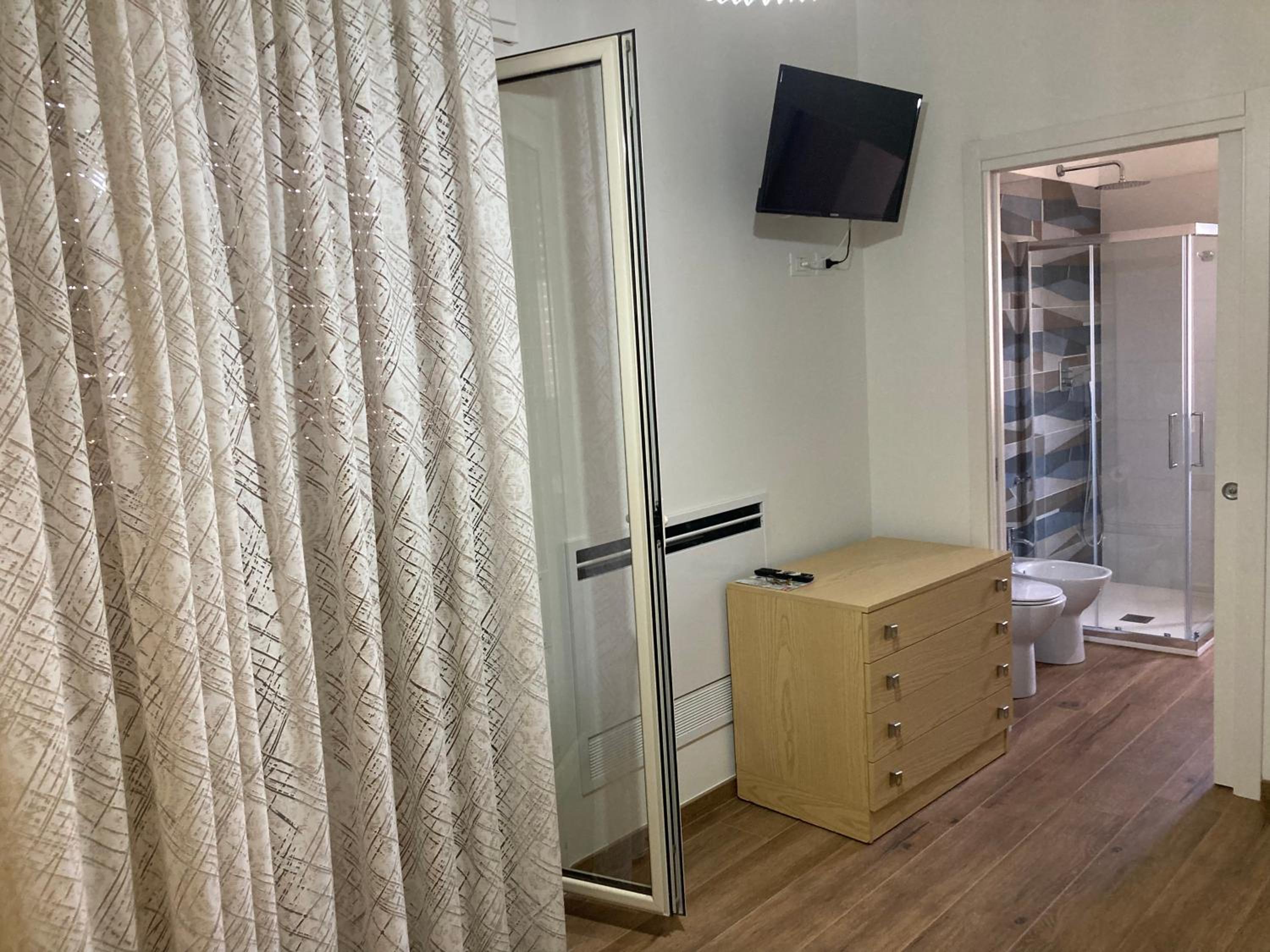 Double Room - Photo 7