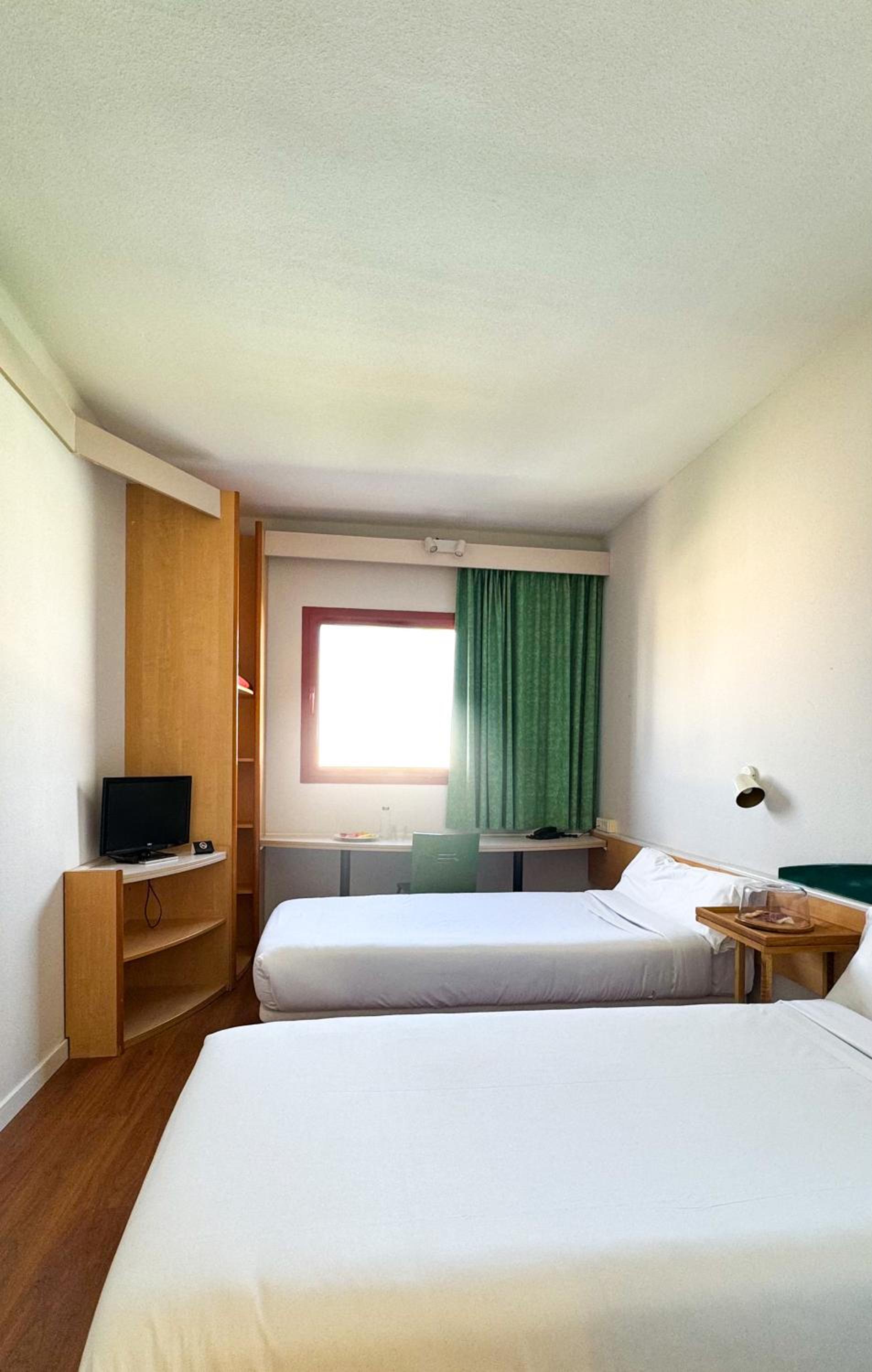 Double or Twin Room - Photo 5