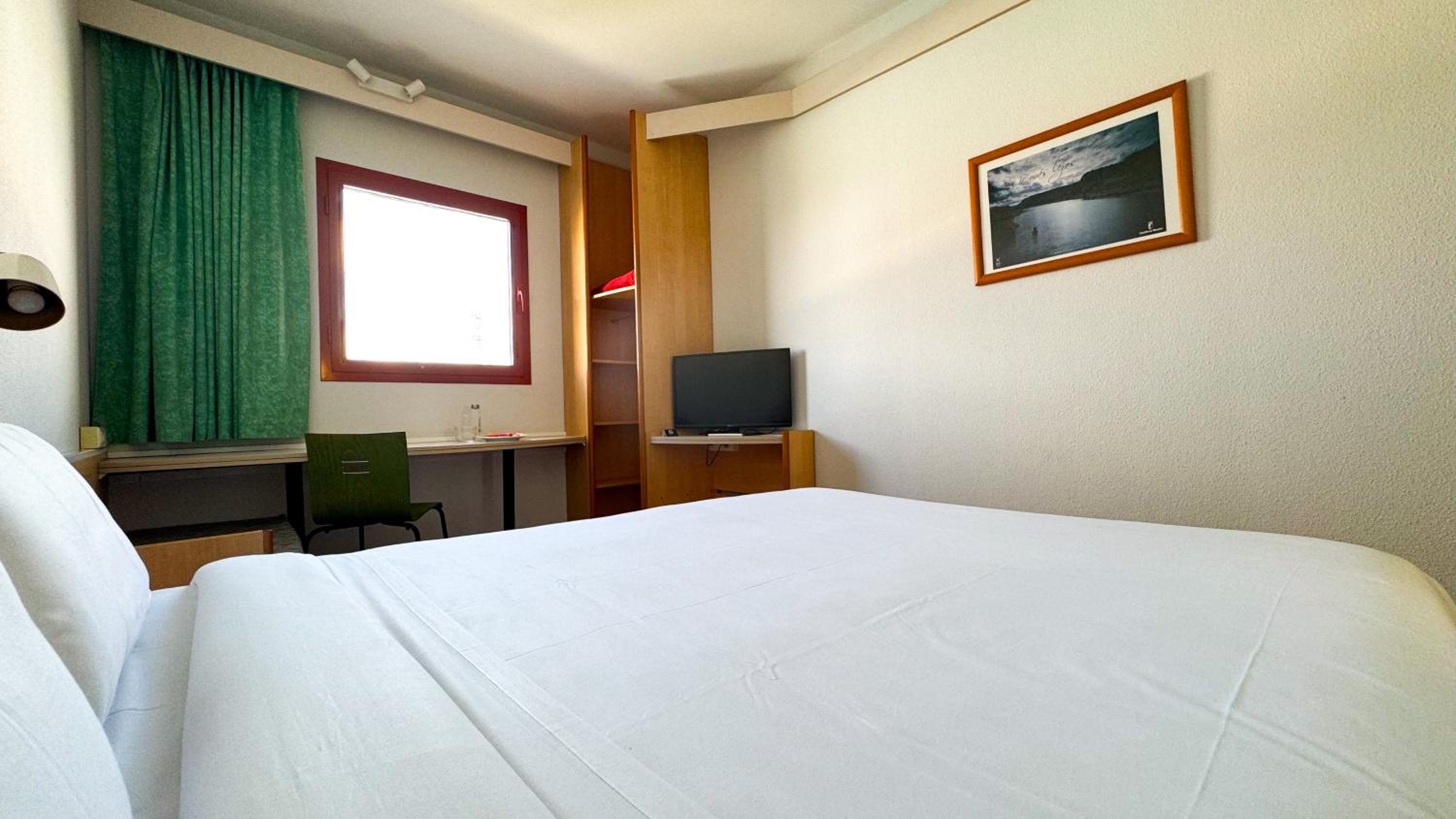 Double or Twin Room - Photo 2